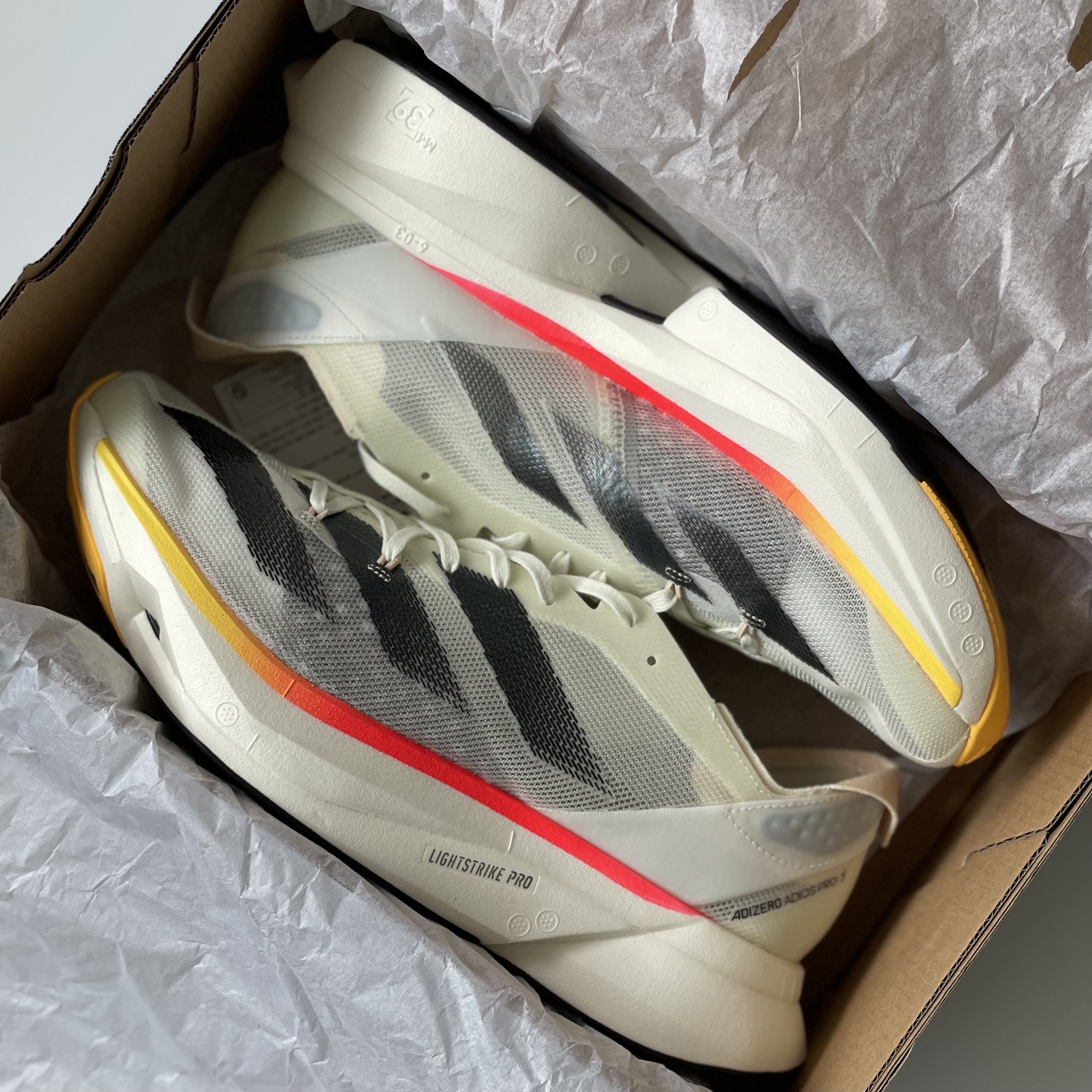 Adidas Adizero Adios Pro 3 Ivory Crystal Sand 착용 스타일