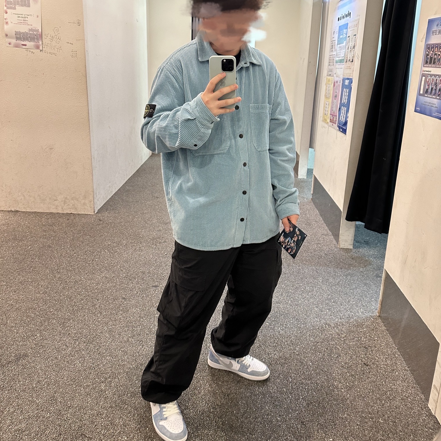 Stone Island 11311 11 Corduroy 400 TC Overshirt Sky Blue - 23FW, Jordan 1 Retro High OG Hyper Royal 착용 스타일