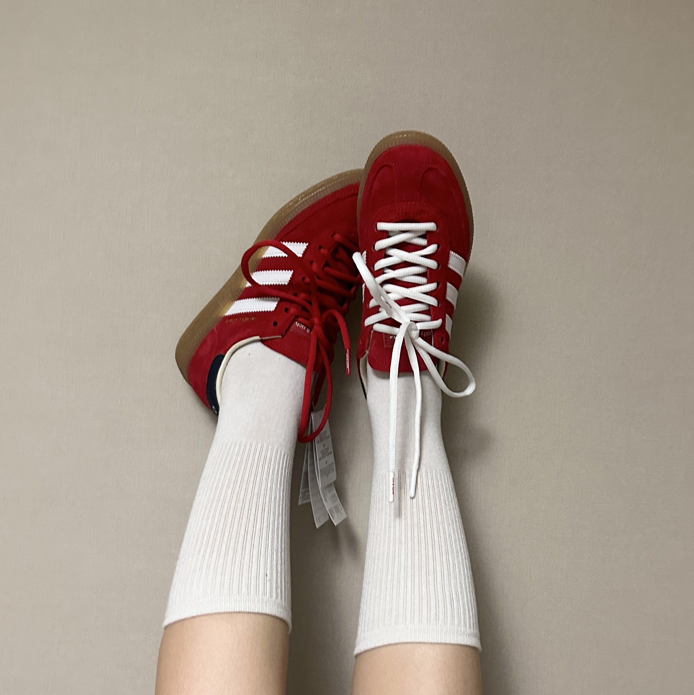 Adidas x Sporty & Rich Spezial Handball Collegiate Red Night Indigo 착용 스타일