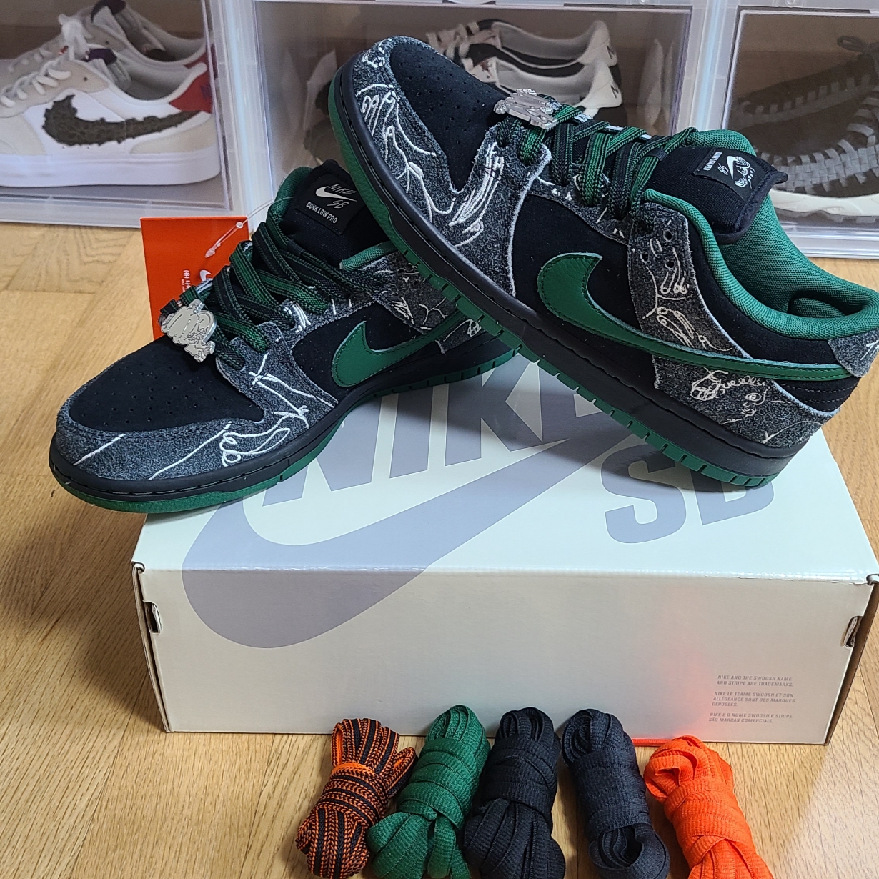 Nike x There SB Dunk Low Pro Anthracite and Gorge Green 착용 스타일 - 2