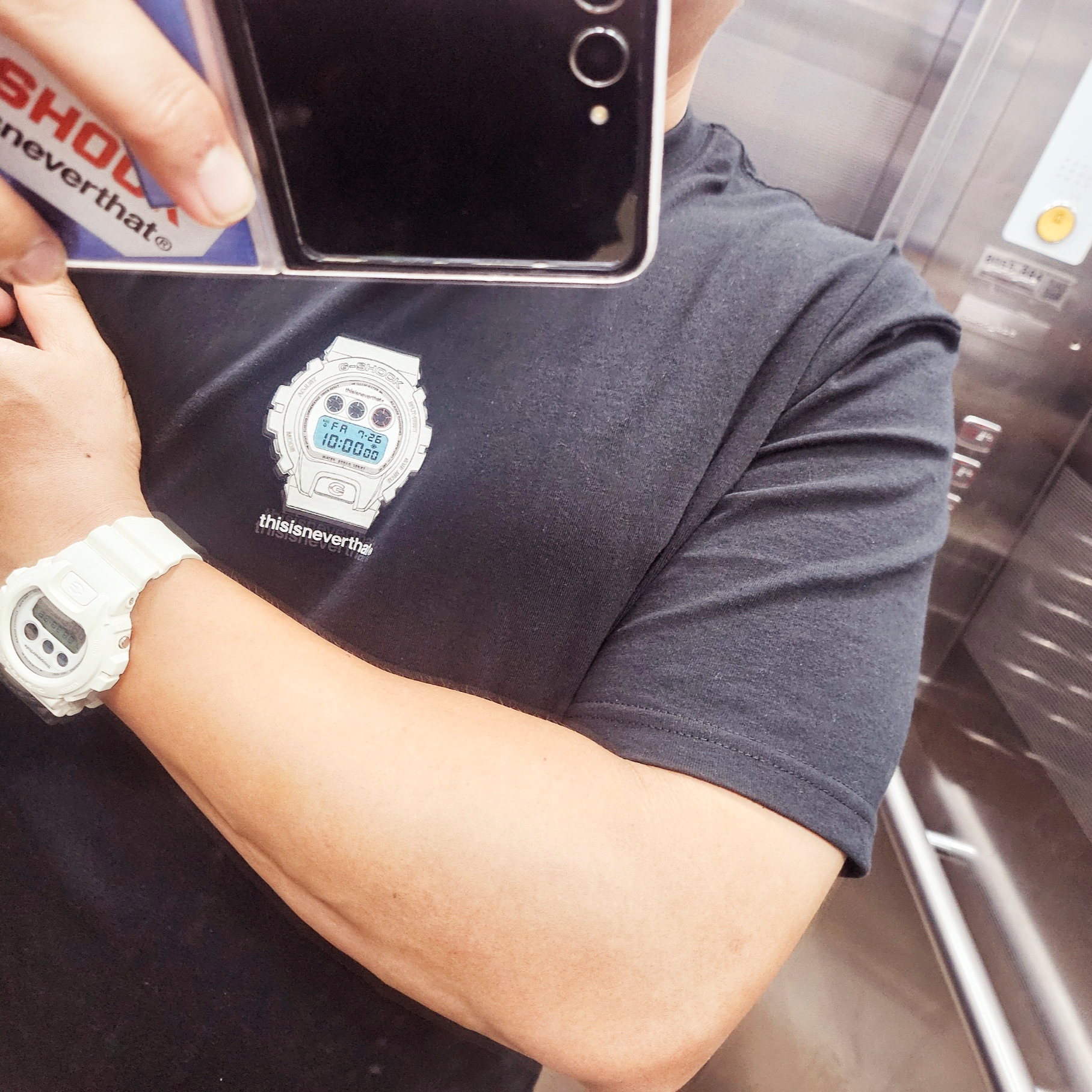 Casio G-Shock x Thisisneverthat DW-6900TNT24-7DF Ivory 착용 스타일 - 1