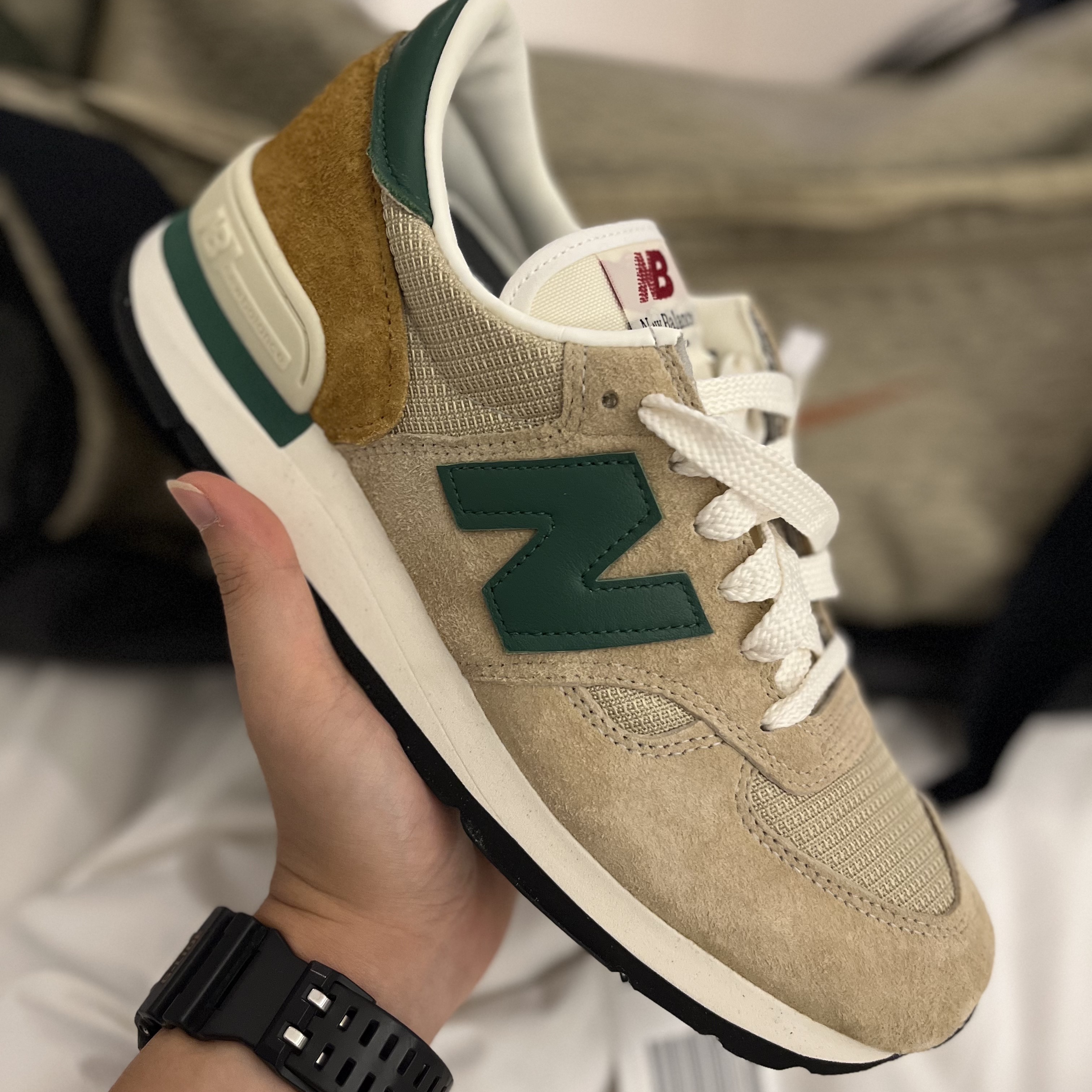 New Balance 990v1 Tan Green 착용 스타일 - 4