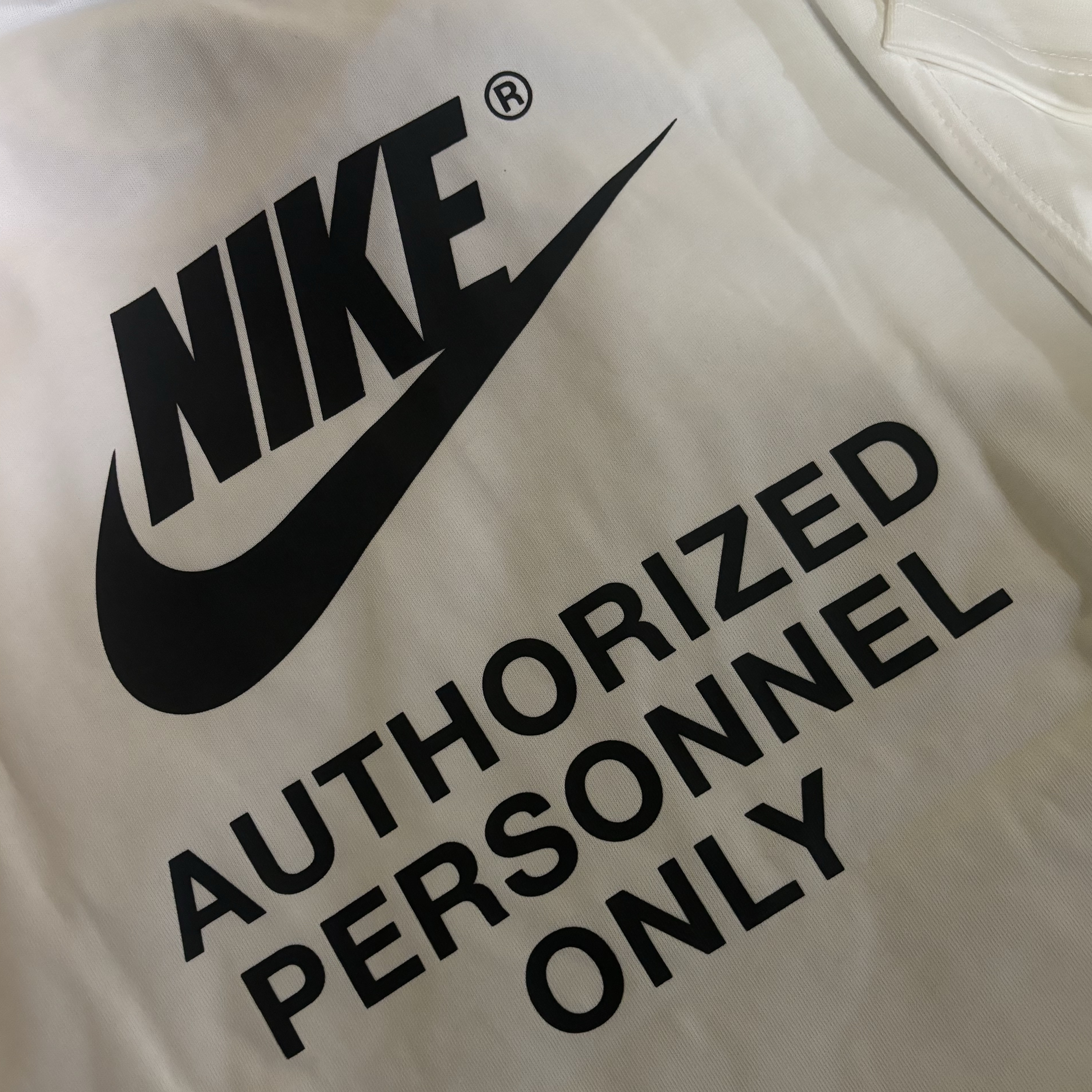 Nike NSW Authorized Personnel T-Shirt White - Asia 착용 스타일 - 1