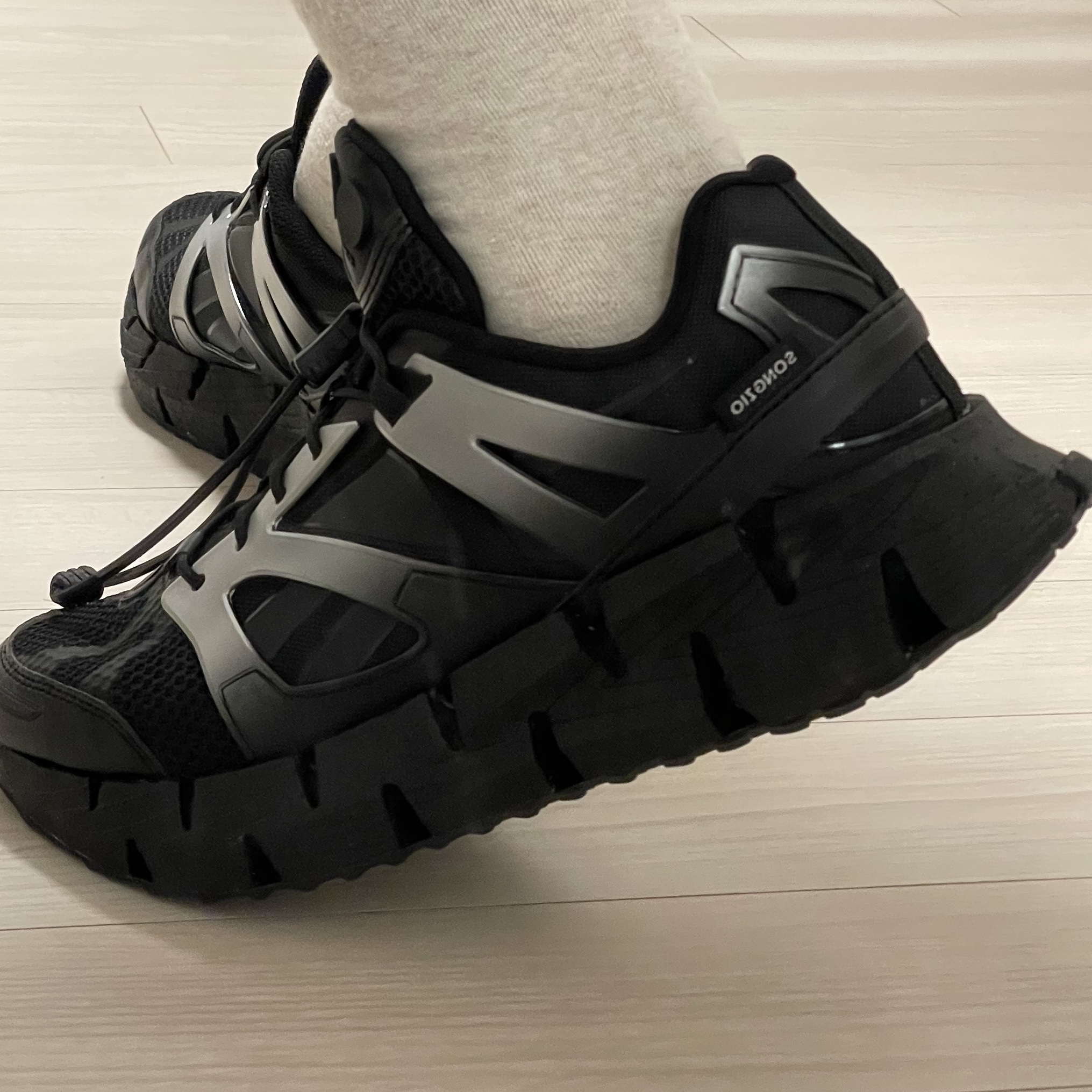 Reebok x Songzio Premier Floatzig Shadow Black 착용 스타일 - 5