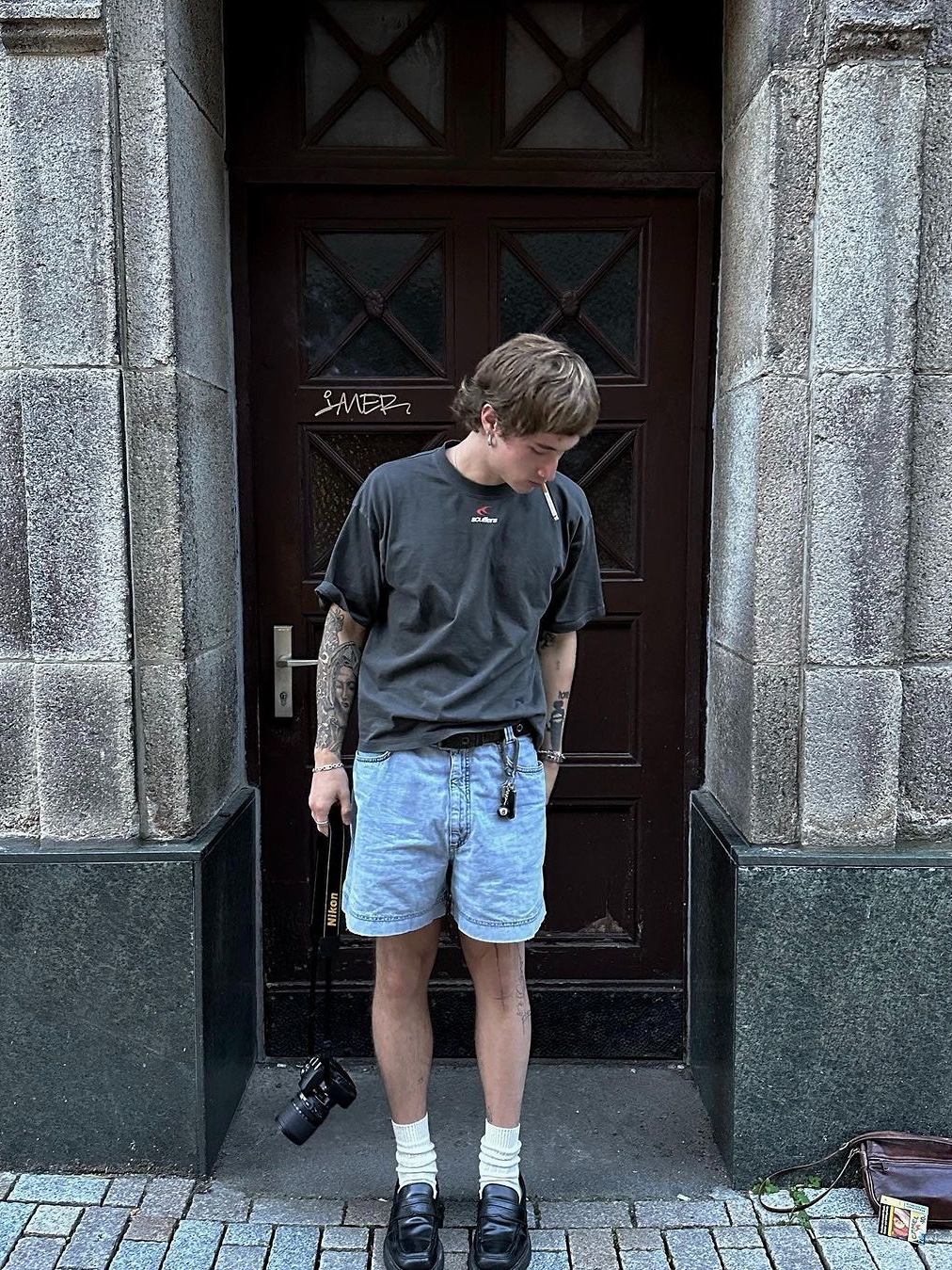 Suade Carpenter Denim Shorts Light Blue, Supreme Script Baggy Denim Short Washed Indigo - 24SS 착용 스타일 - 5