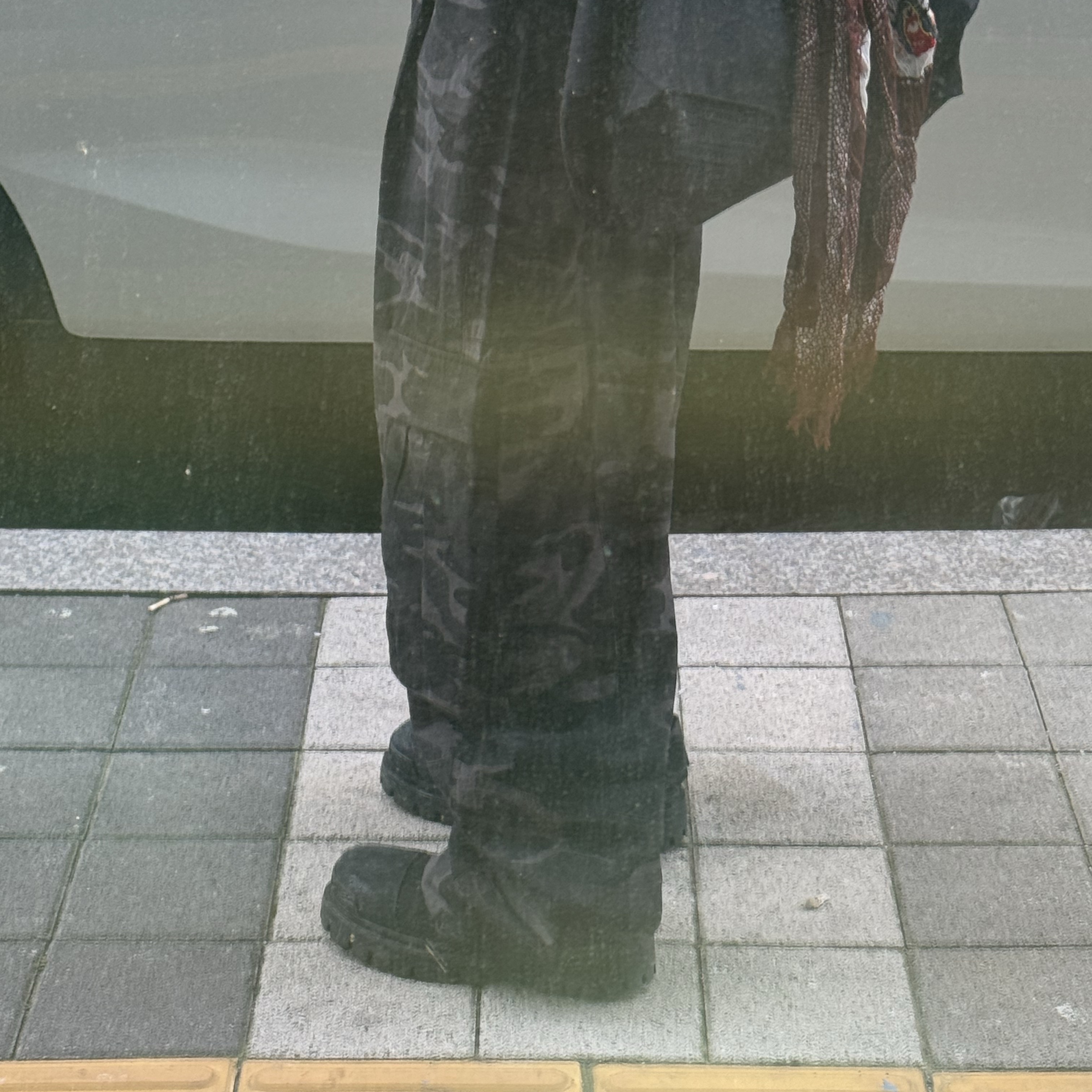 Undermycar Mu.53 Anti Fxxking Logo Play Big Cargo Rip-Camo Pants Camo Gray 착용 스타일 - 3