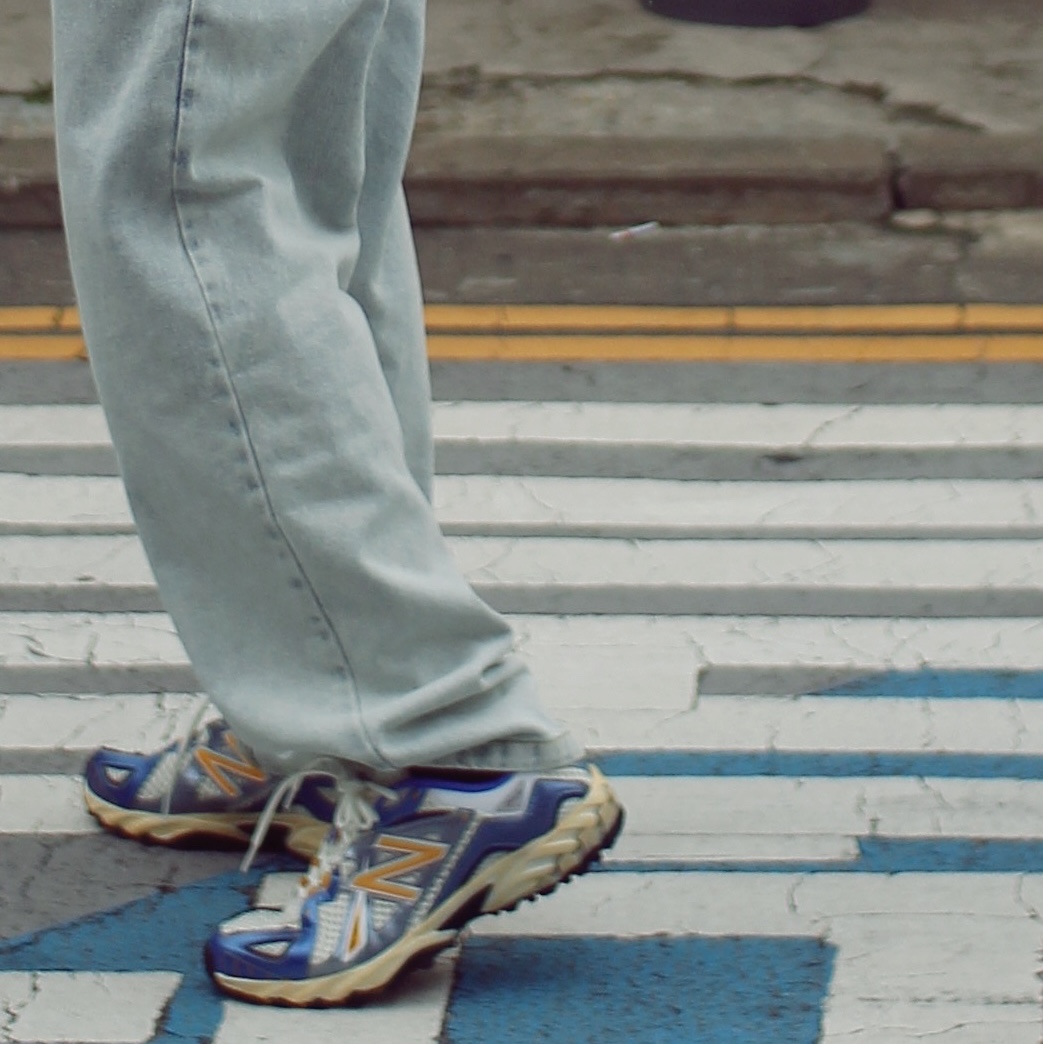 New Balance x Yeseyesee ML610 Atlantic Blue Varsity Gold 착용 스타일 - 1