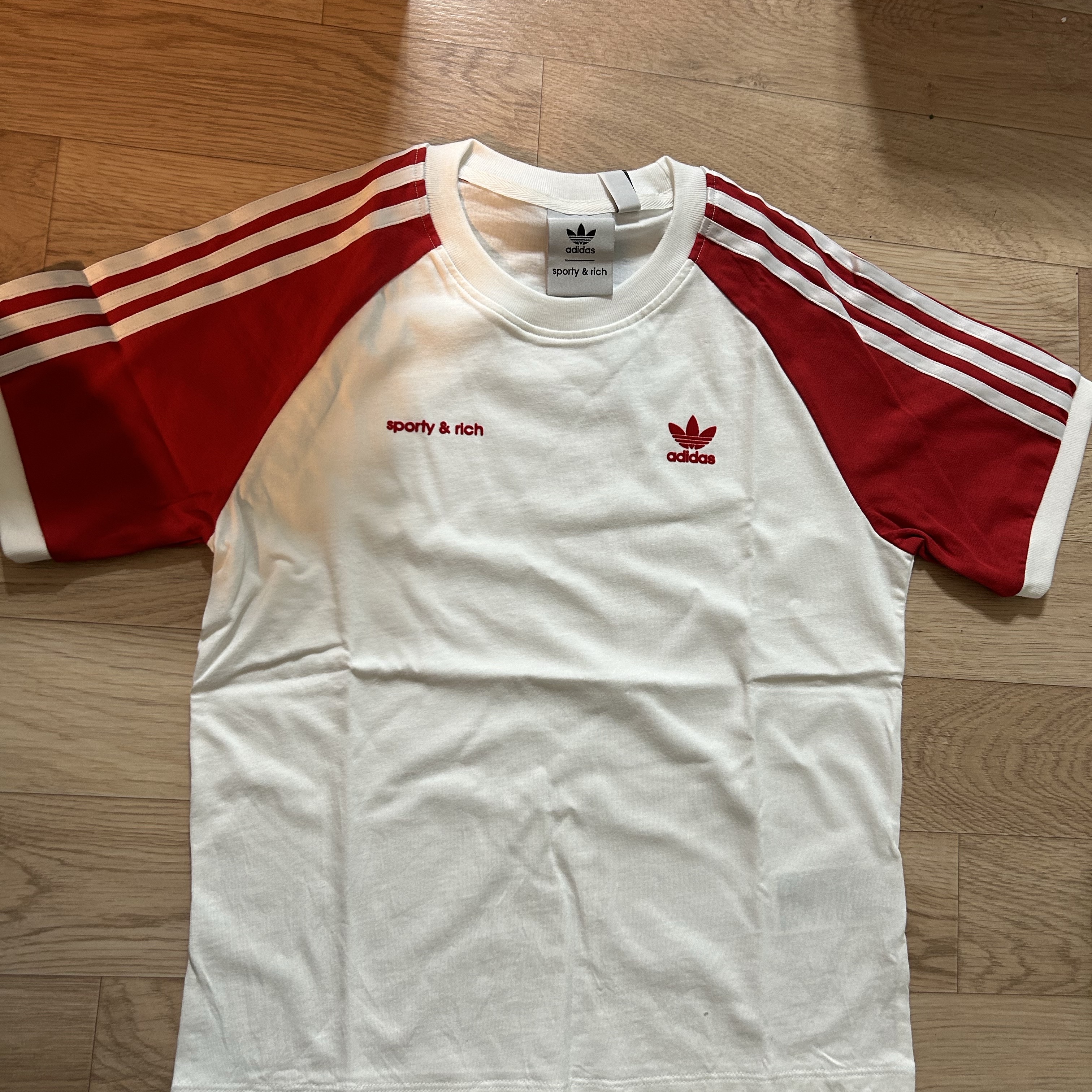 (W) Adidas x Sporty & Rich T-Shirt White Collegiate Red - KR Sizing 착용 스타일