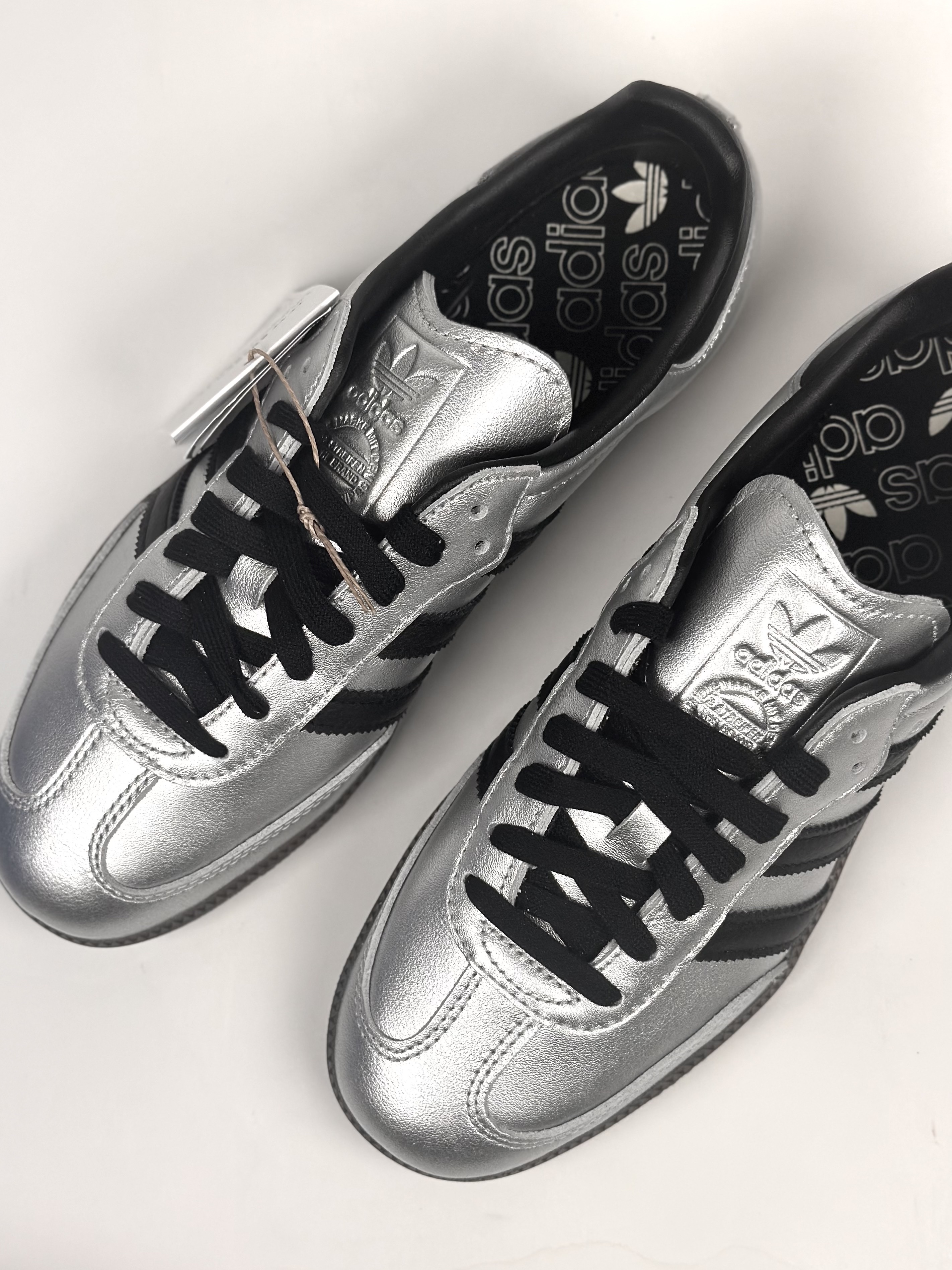(W) Adidas Samba OG Silver Metalic Core Black Gum 착용 스타일
