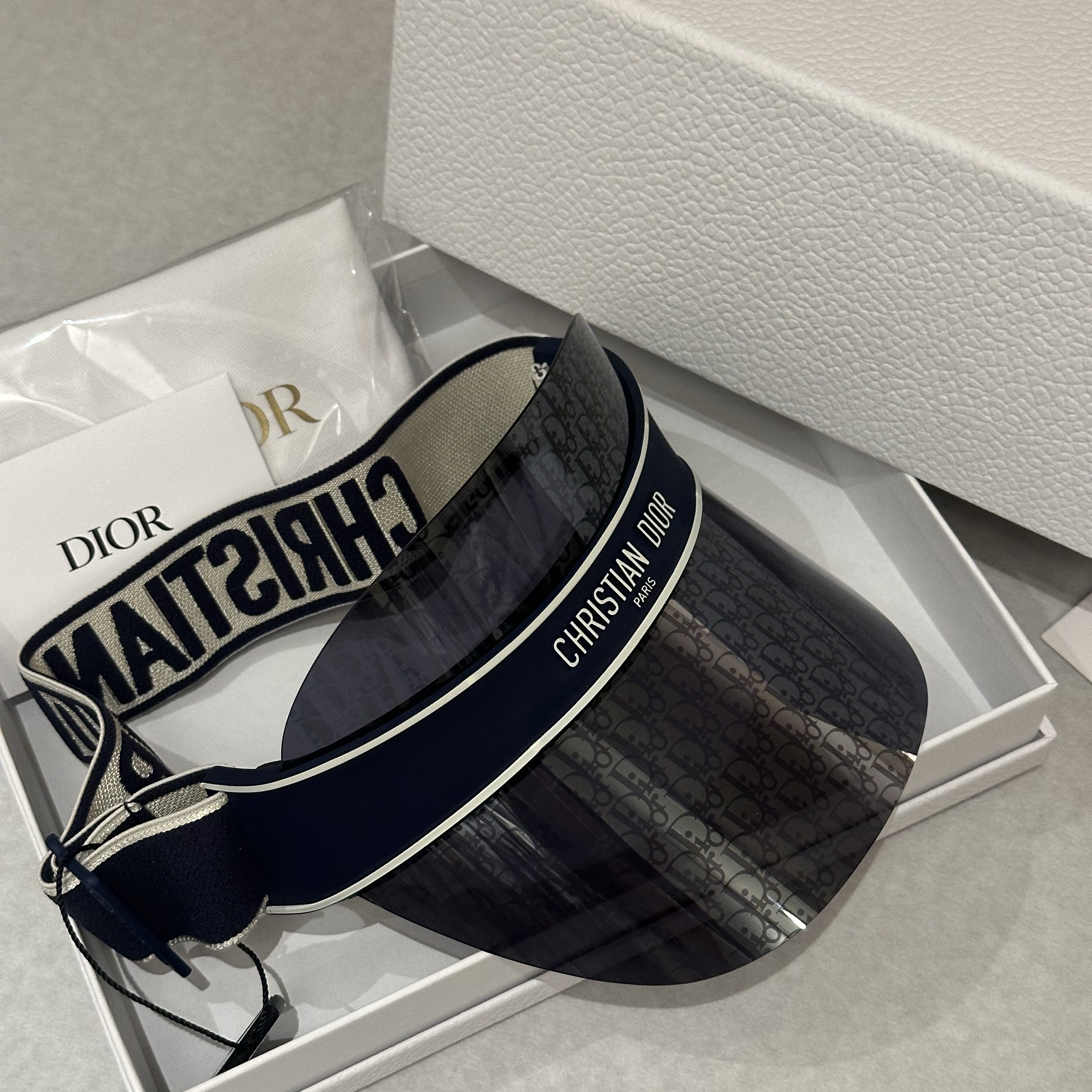 (W) Dior Club V1U Visor Blue Dior Oblique 착용 스타일