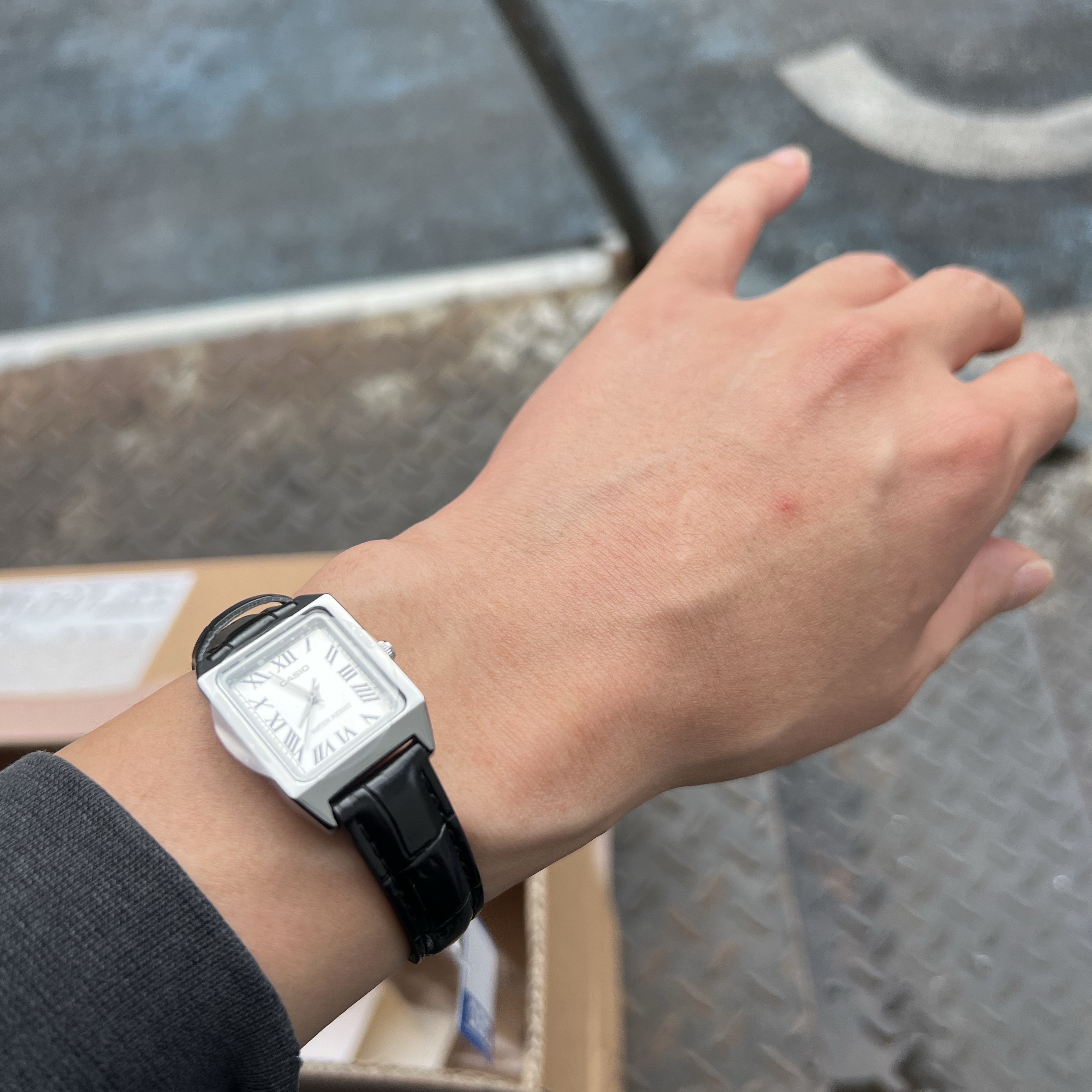 Casio LTP-V007L-7B1 착용 스타일