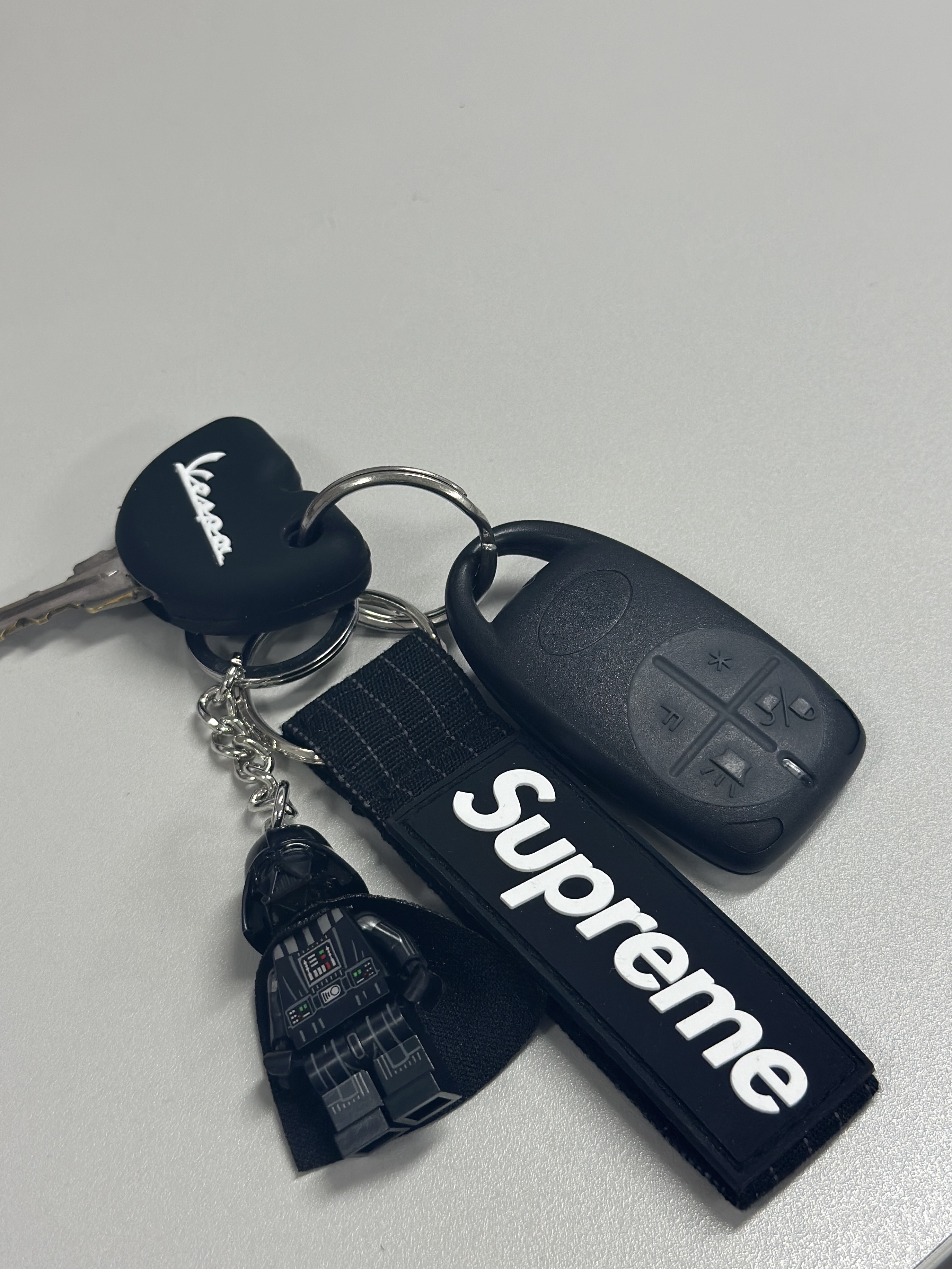 Supreme Ripstop Keychain Black - 24SS 착용 스타일