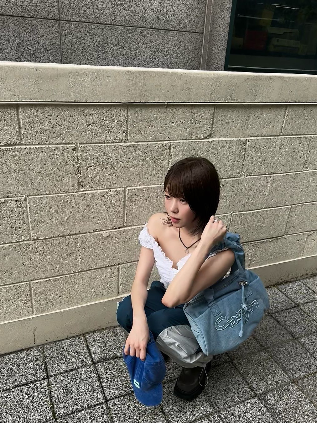 Carlyn Tia Denim Blue_H74104020DU, Carlyn Tia Silver_H74104020S 착용 스타일