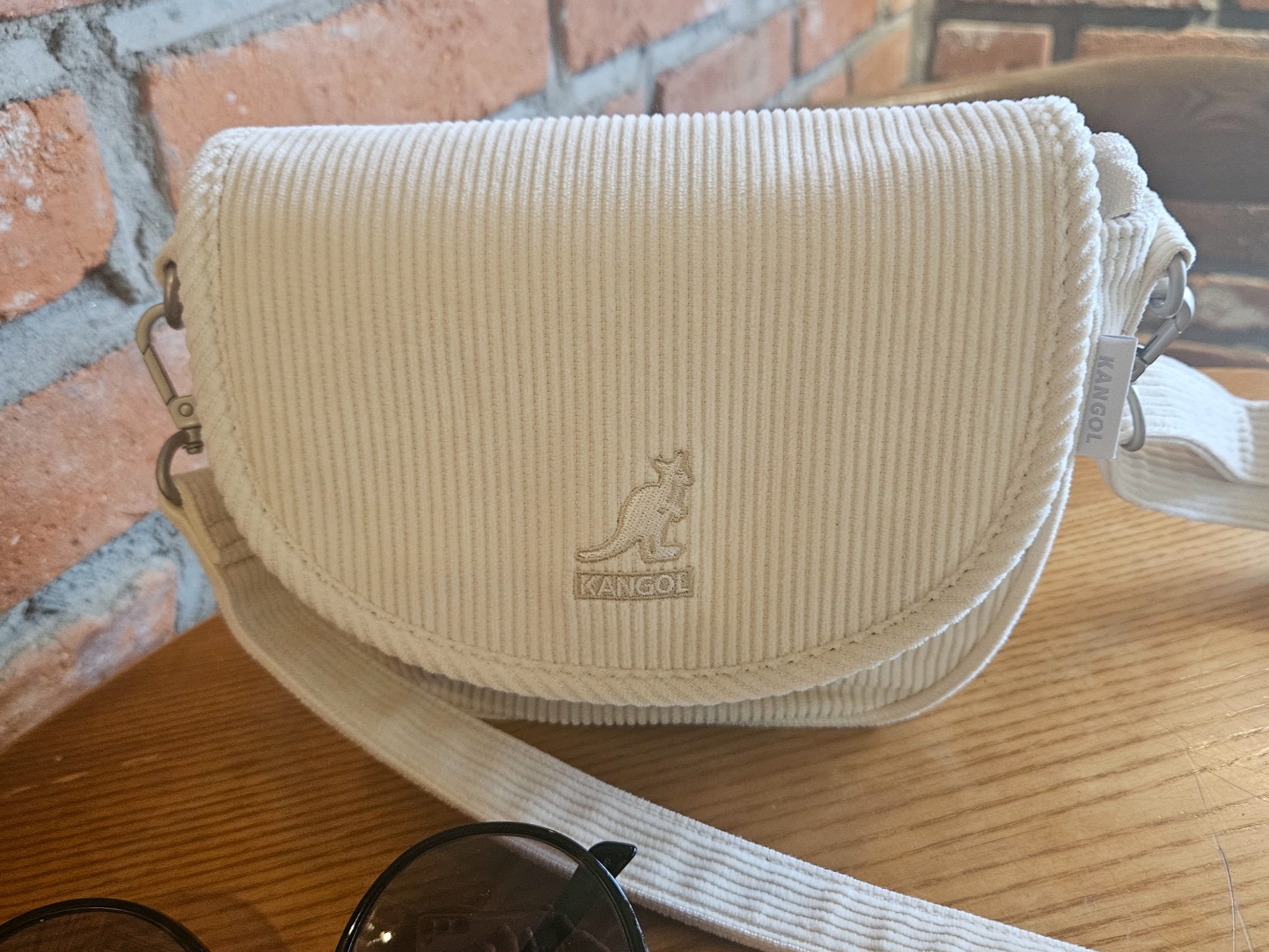 (W) Helen Kaminski Bianca Nougat Natural Logo 착용 스타일 - 3