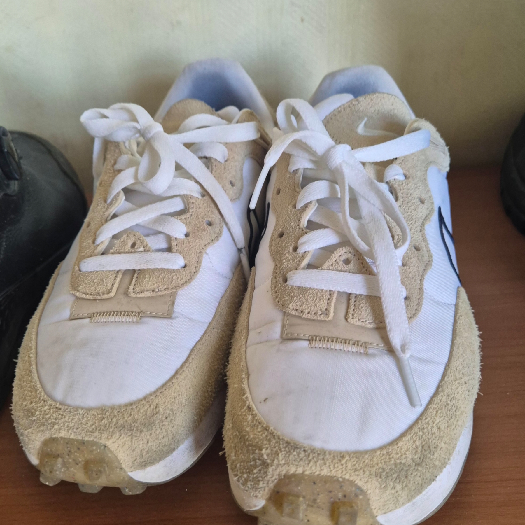 (W) Nike Fontanka Waffle Sanddrift White 착용 스타일 - 1
