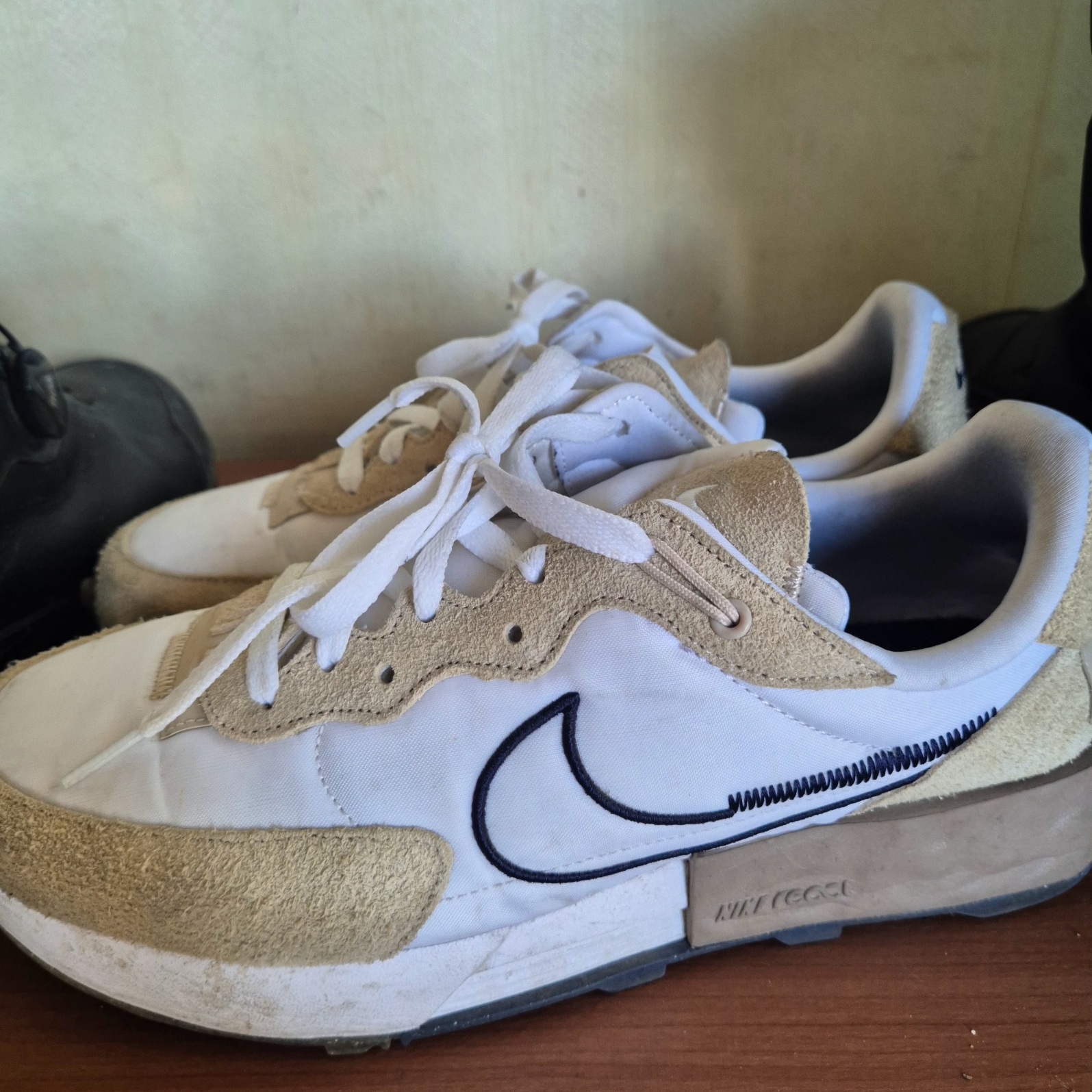 (W) Nike Fontanka Waffle Sanddrift White 착용 스타일 - 2