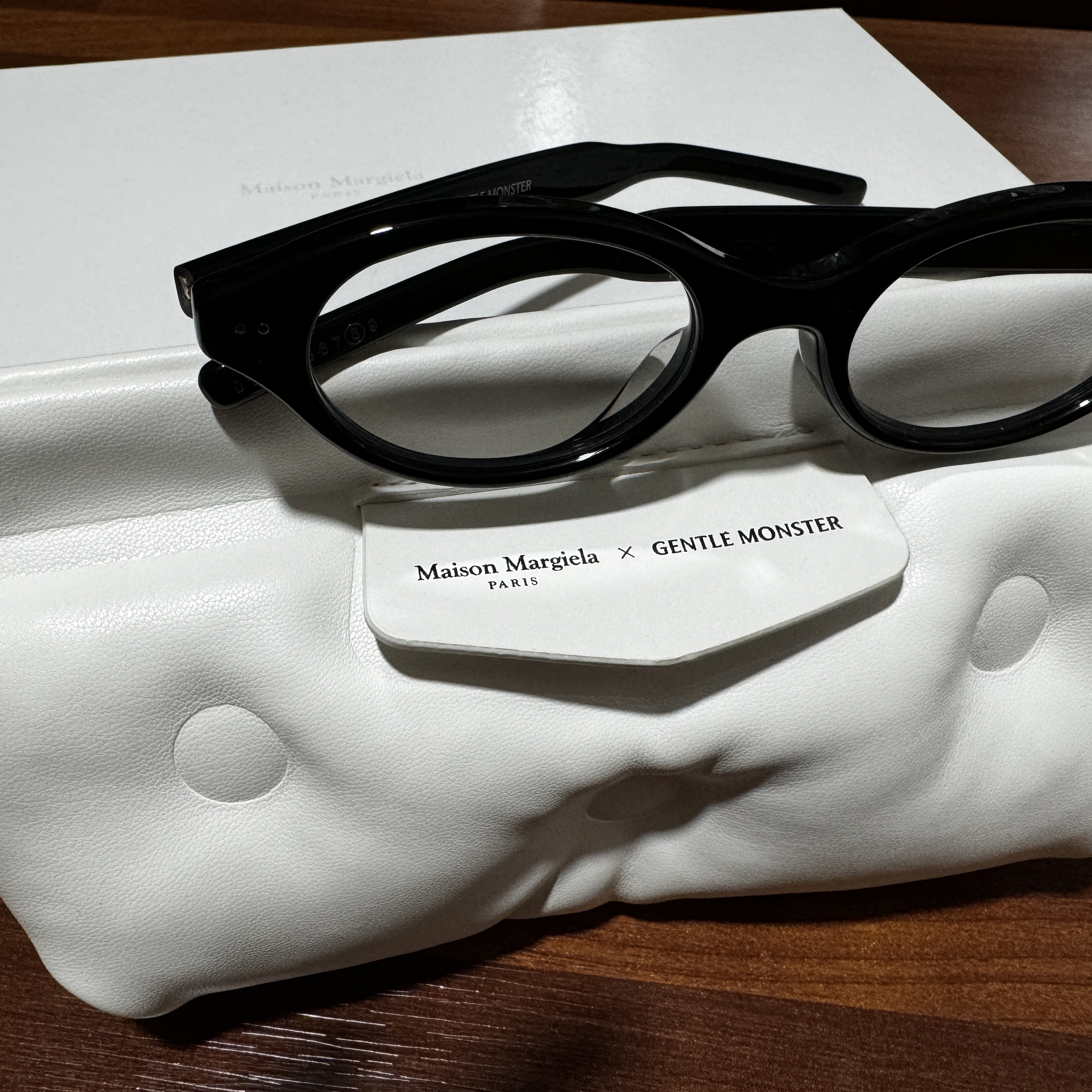 Gentle Monster x Maison Margiela MM111 Black Clear 착용 스타일