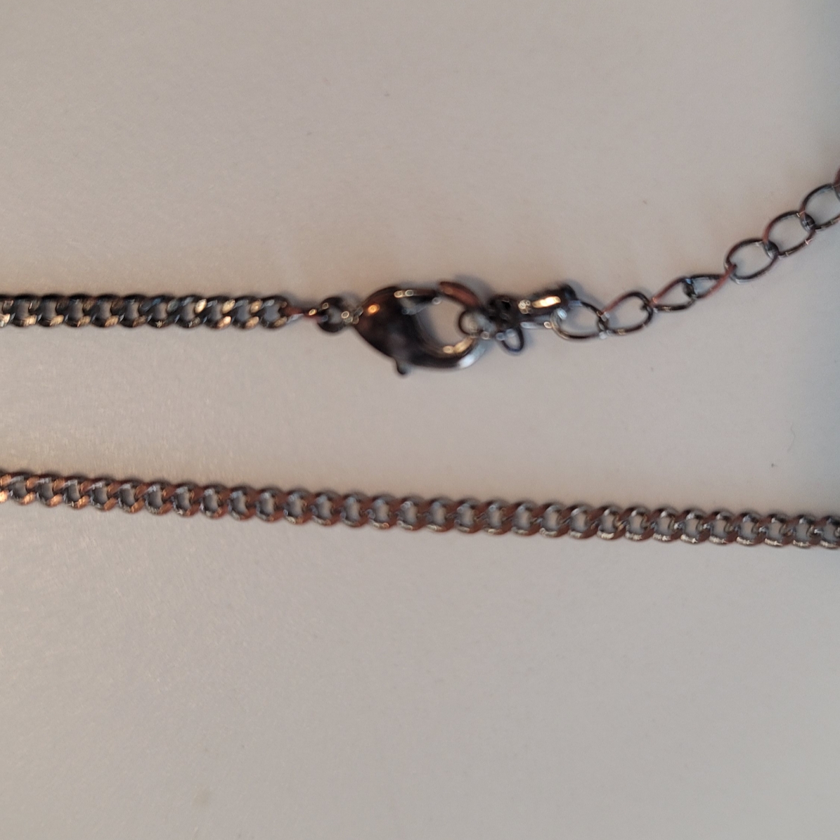 Surgery Ice Clover Logo Necklace 착용 스타일