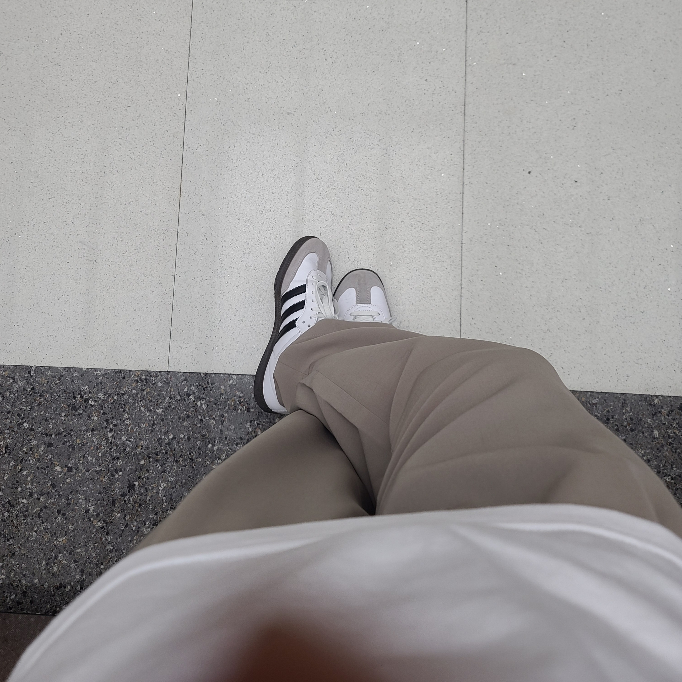 Adidas Samba OG Cloud White 착용 스타일