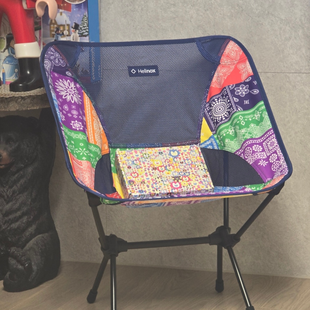 NewJeans Supernatural NJ x Murakami Drawstring Bag Ver. 착용 스타일