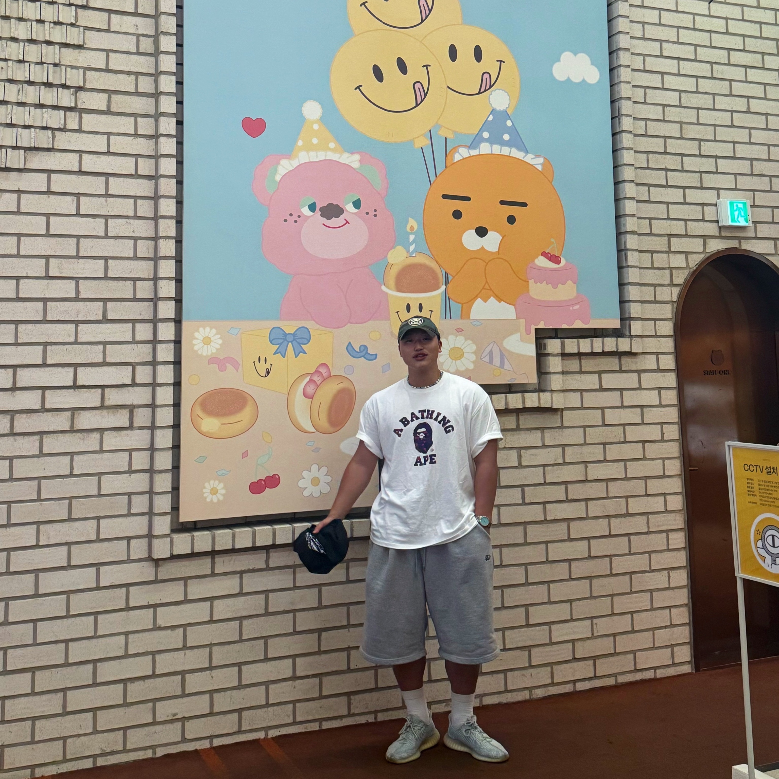 Stussy SS Link 9Twenty Cap Woodland Camo, BAPE Color Camo College T-Shirt White Purple 착용 스타일 - 2