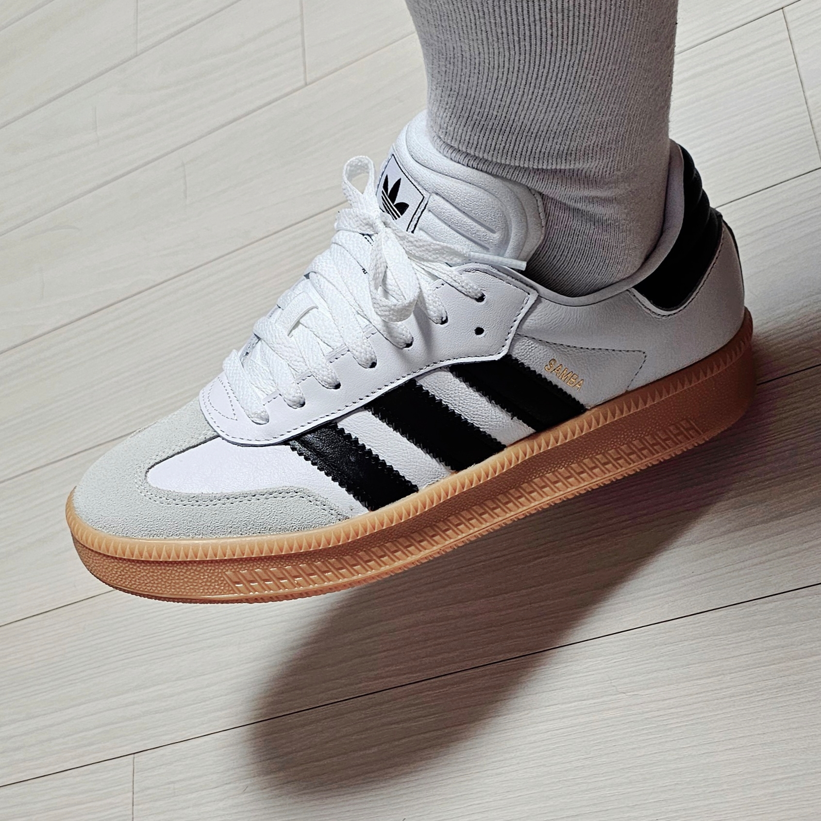 Adidas Samba XLG White Black Gum 착용 스타일