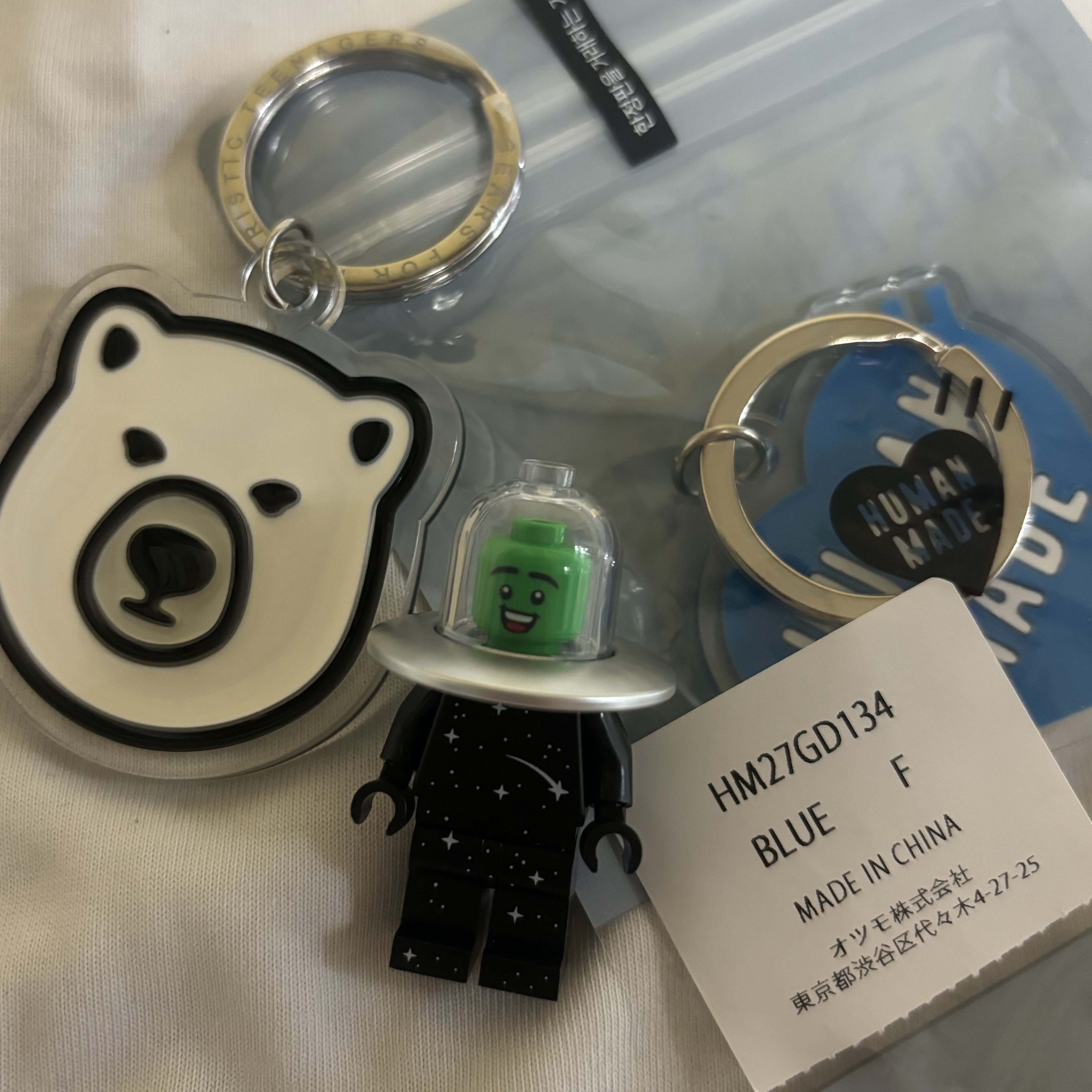 Human Made Acrylic Animal Keyring White 착용 스타일
