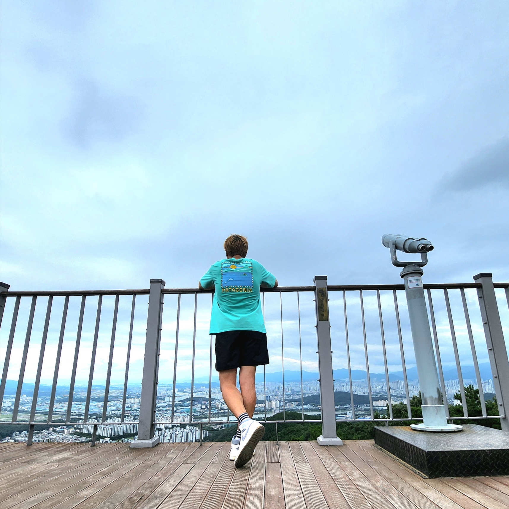 Jordan 1 Mid White Stealth, Nike NRG ACG Trail Shorts Earth - Asia 착용 스타일