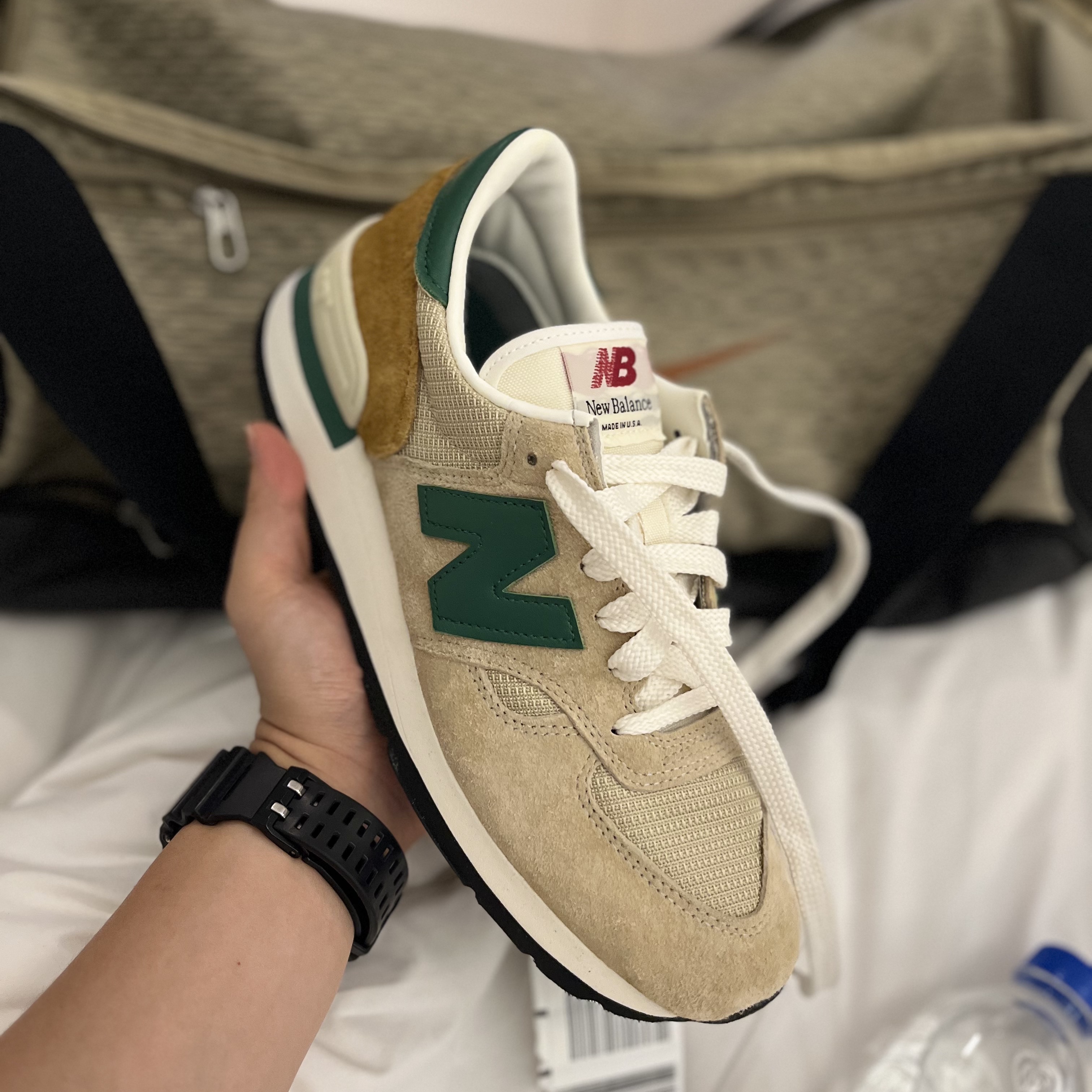 New Balance 990v1 Tan Green 착용 스타일 - 3