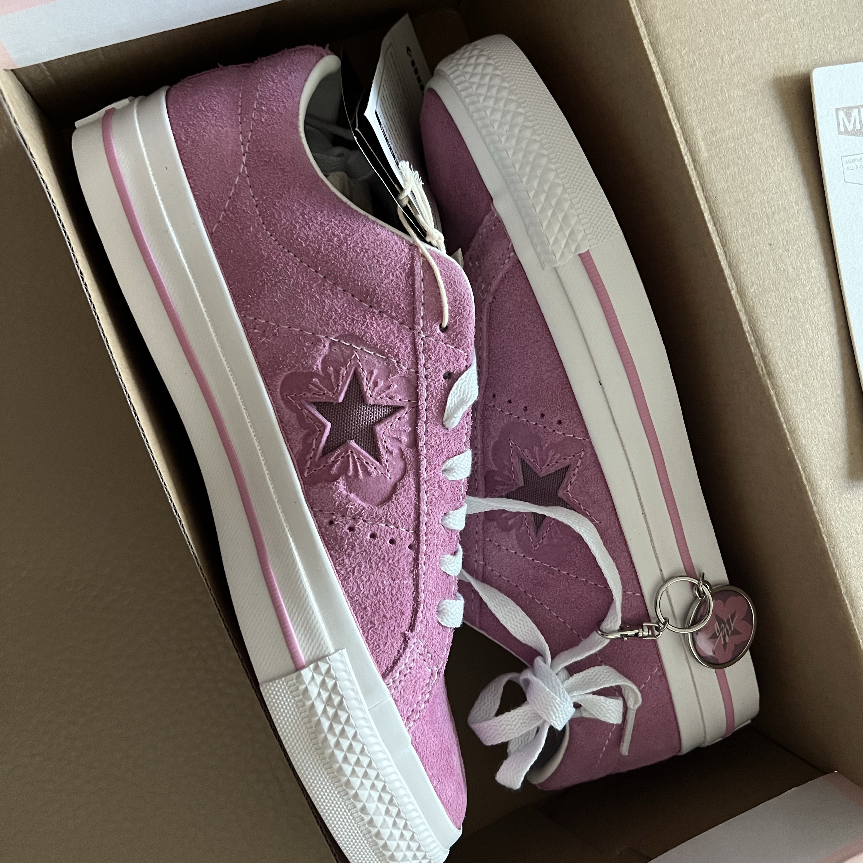 Converse One Star Pro Flower Light Orchid 착용 스타일 - 1