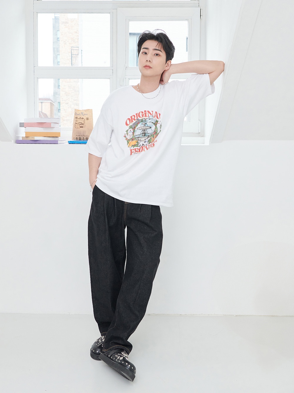 RDVZ Original Puppy Friends T-shirt White 착용 스타일 - 2