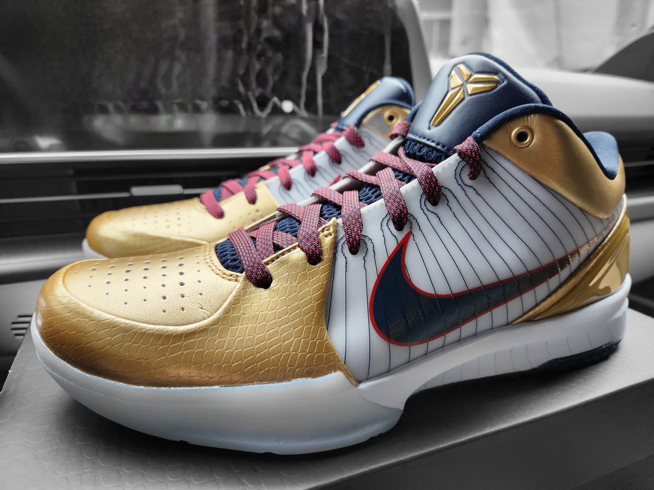 Nike Kobe 4 Protro Metallic Gold and Dark Obsidian 착용 스타일