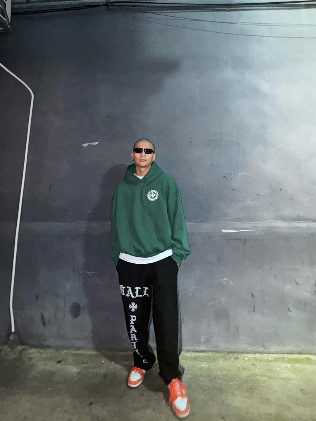 Punch Drunk Parties Circle Logo Garment Dyed Hoodie Green 착용 스타일