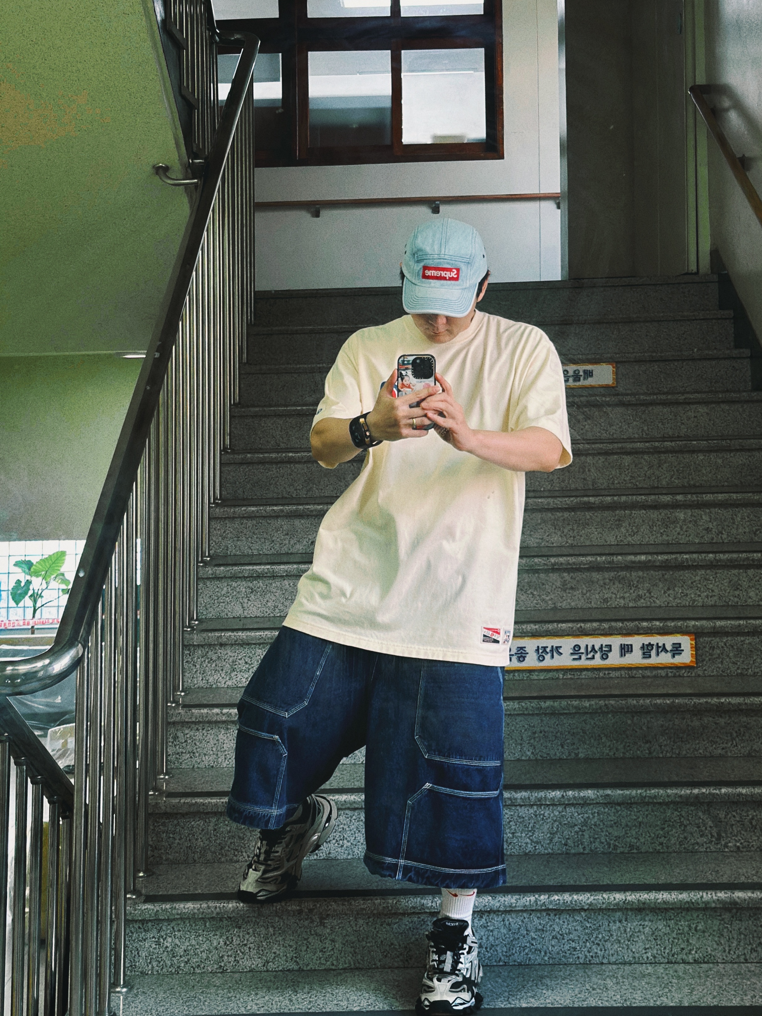 Supreme Denim Camp Cap Washed Blue - 22FW, Balenciaga Track.2 Sneakers Beige Black 착용 스타일 - 2