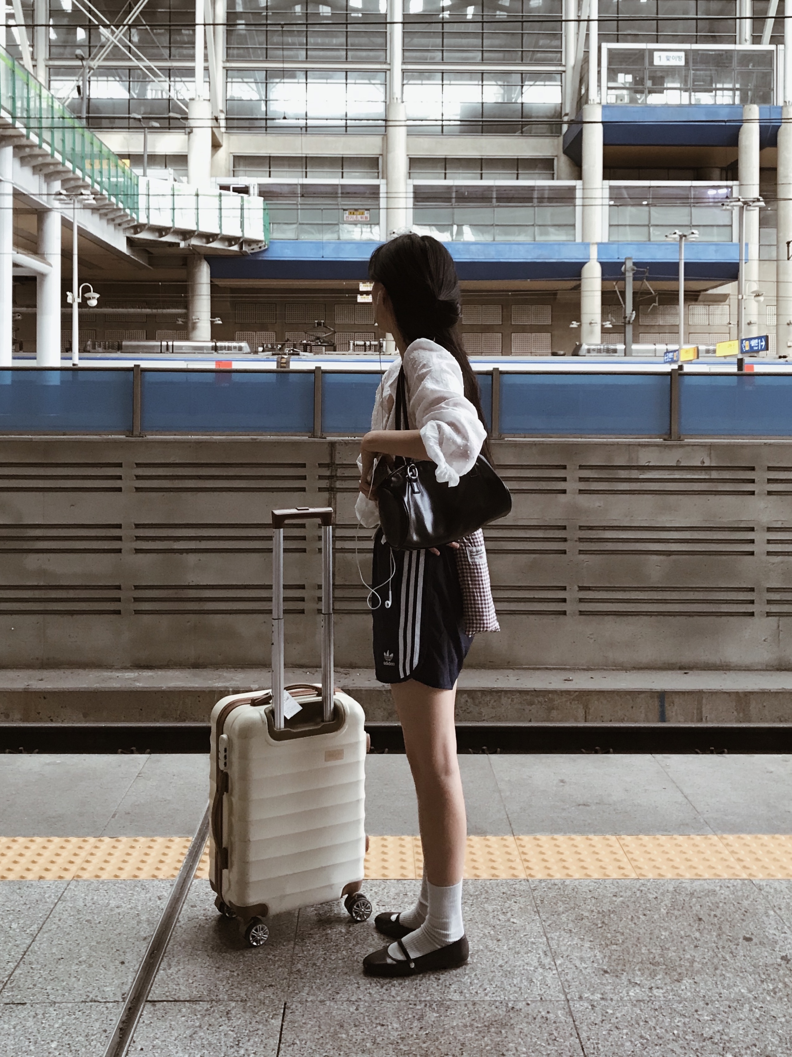 Adidas Graphic Mellow Ride Club Shorts Crew Navy - KR Sizing 착용 스타일