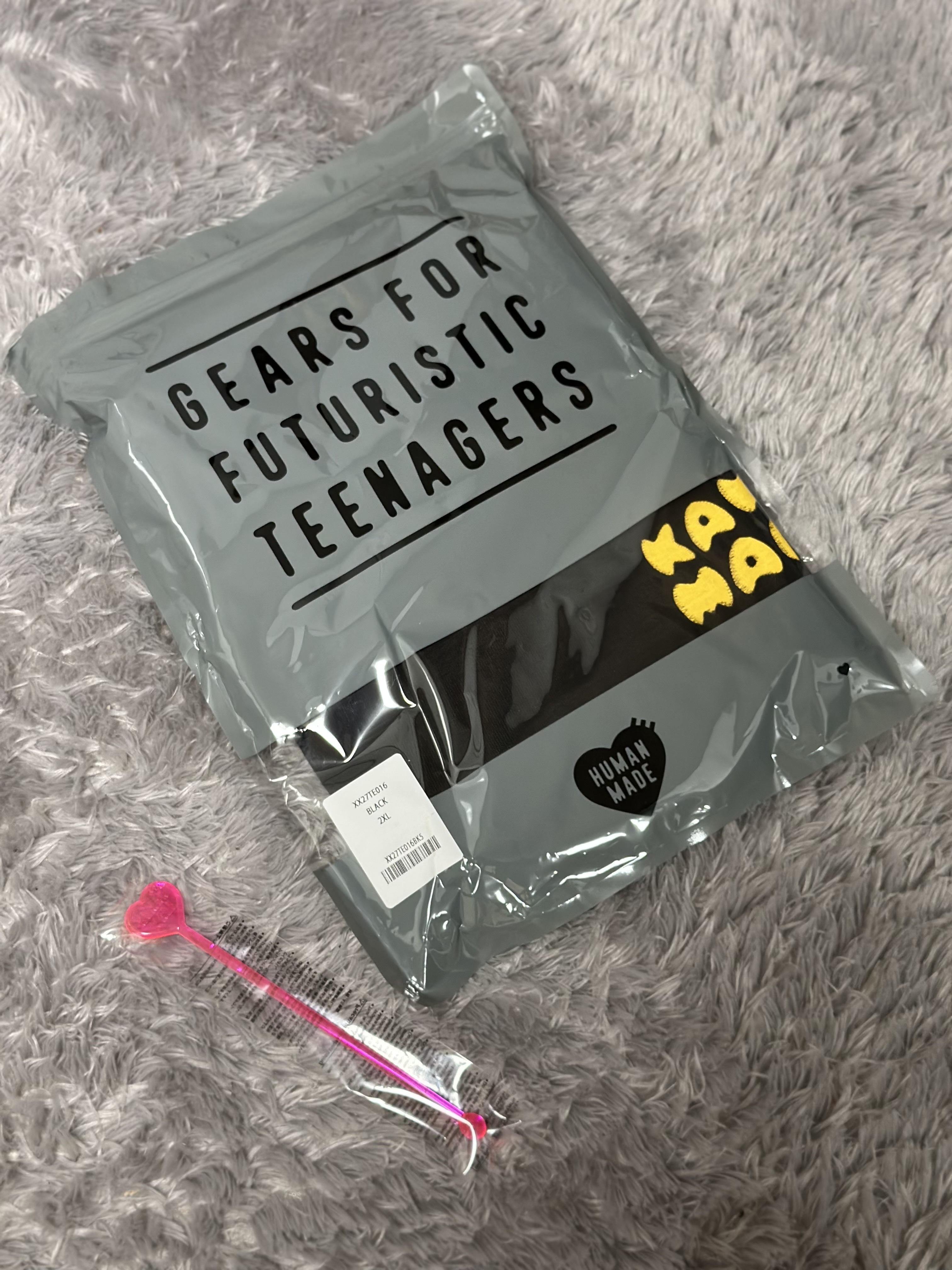 Human Made x Kaws Graphic T-Shirt #3 Black 착용 스타일 - 3