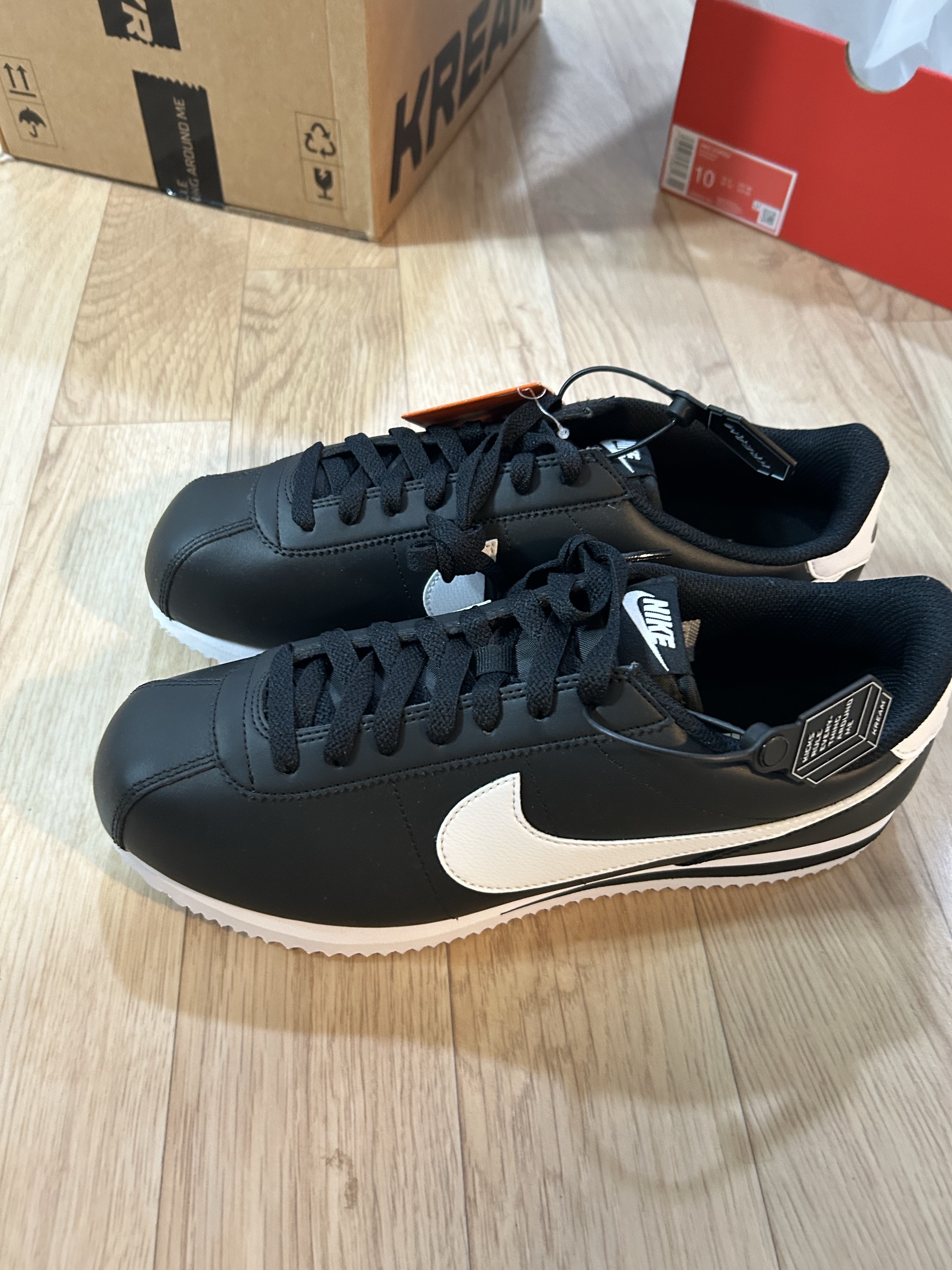 Nike Cortez Black White 착용 스타일