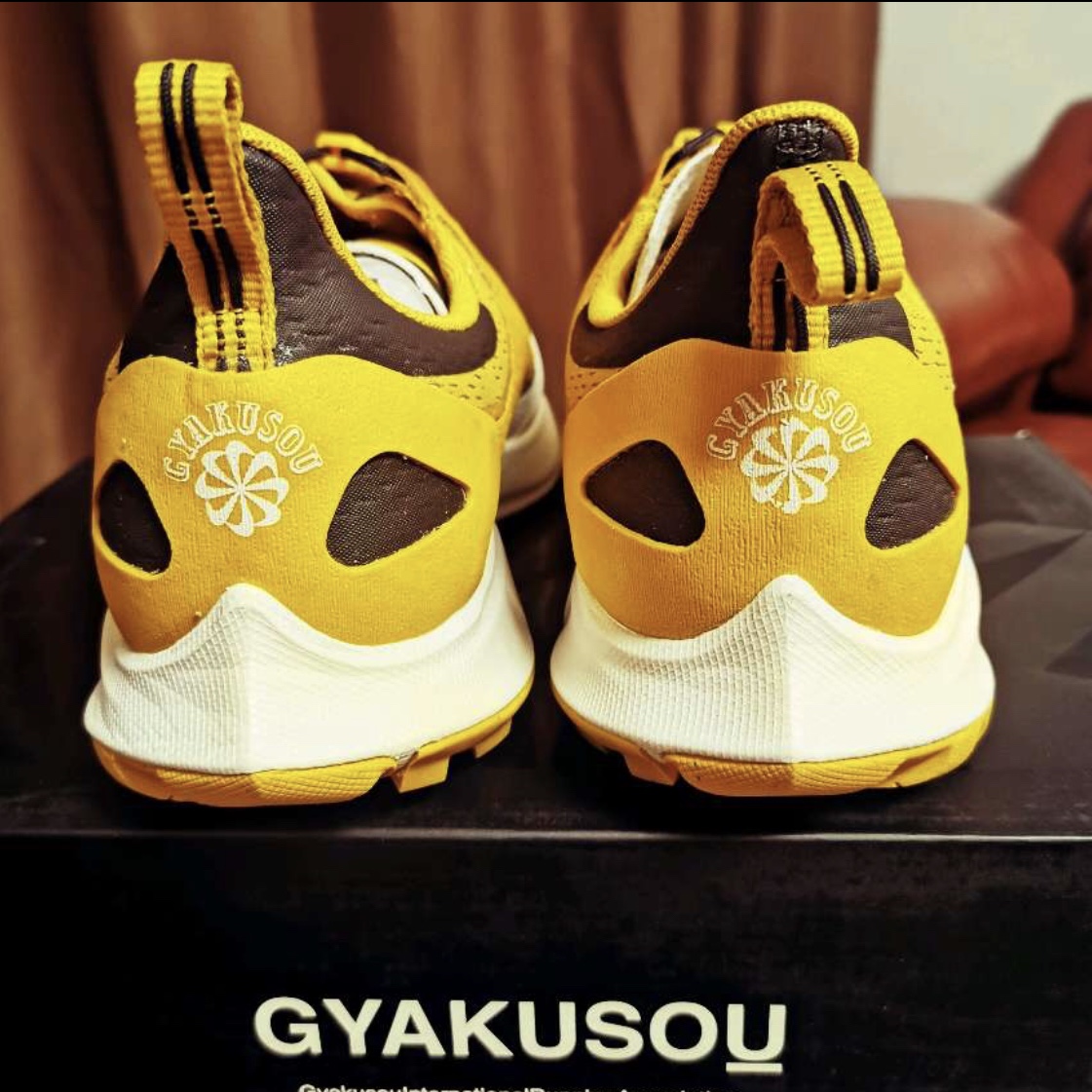 Nike x Undercover Gyakusou Air Zoom Pegasus 36 Trail Yellow 착용 스타일 - 2
