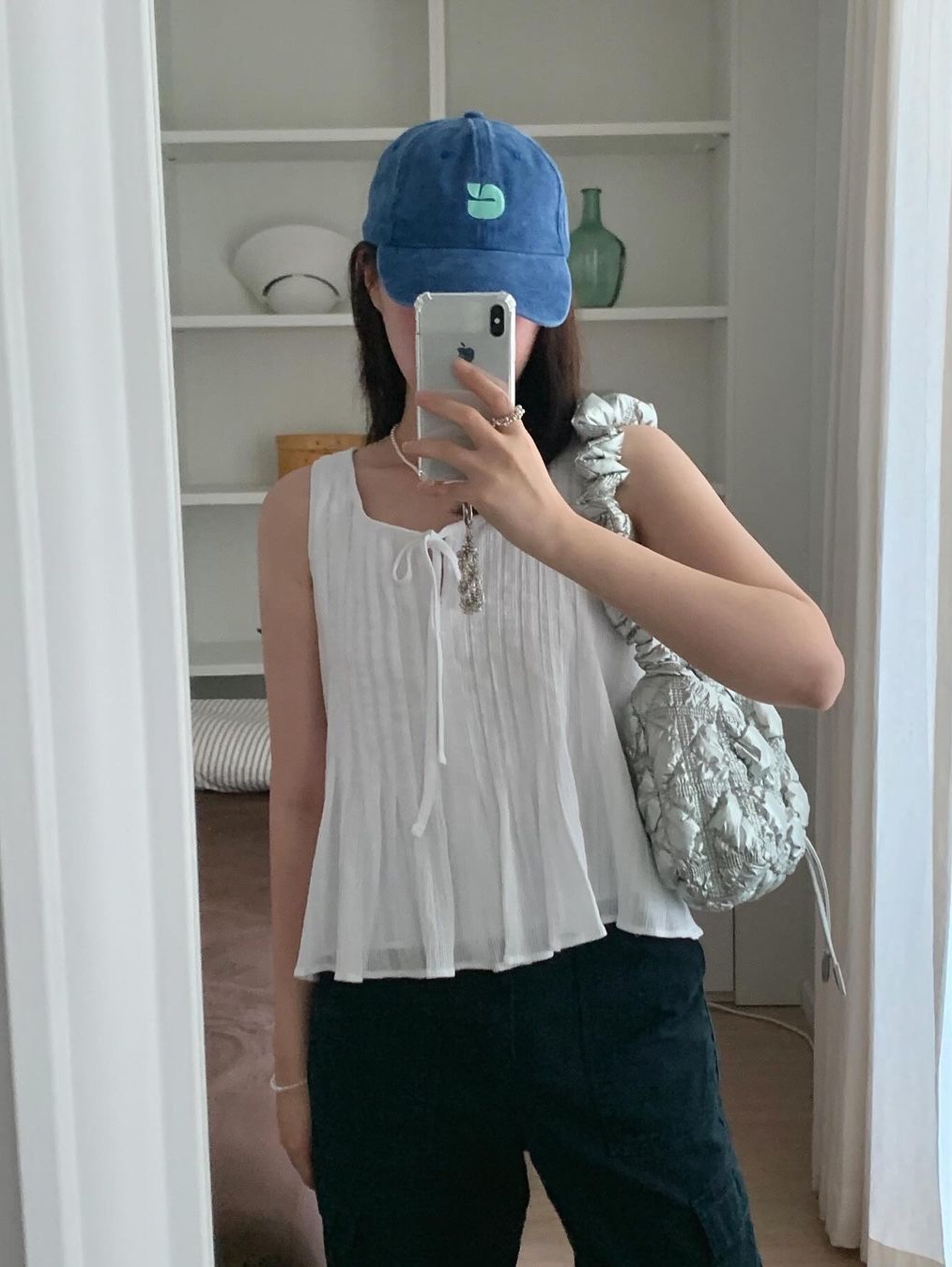 Carlyn New Logo Washed Cap Blue_J74104010U, Carlyn New Logo Washed Cap Red_J74104010R 착용 스타일