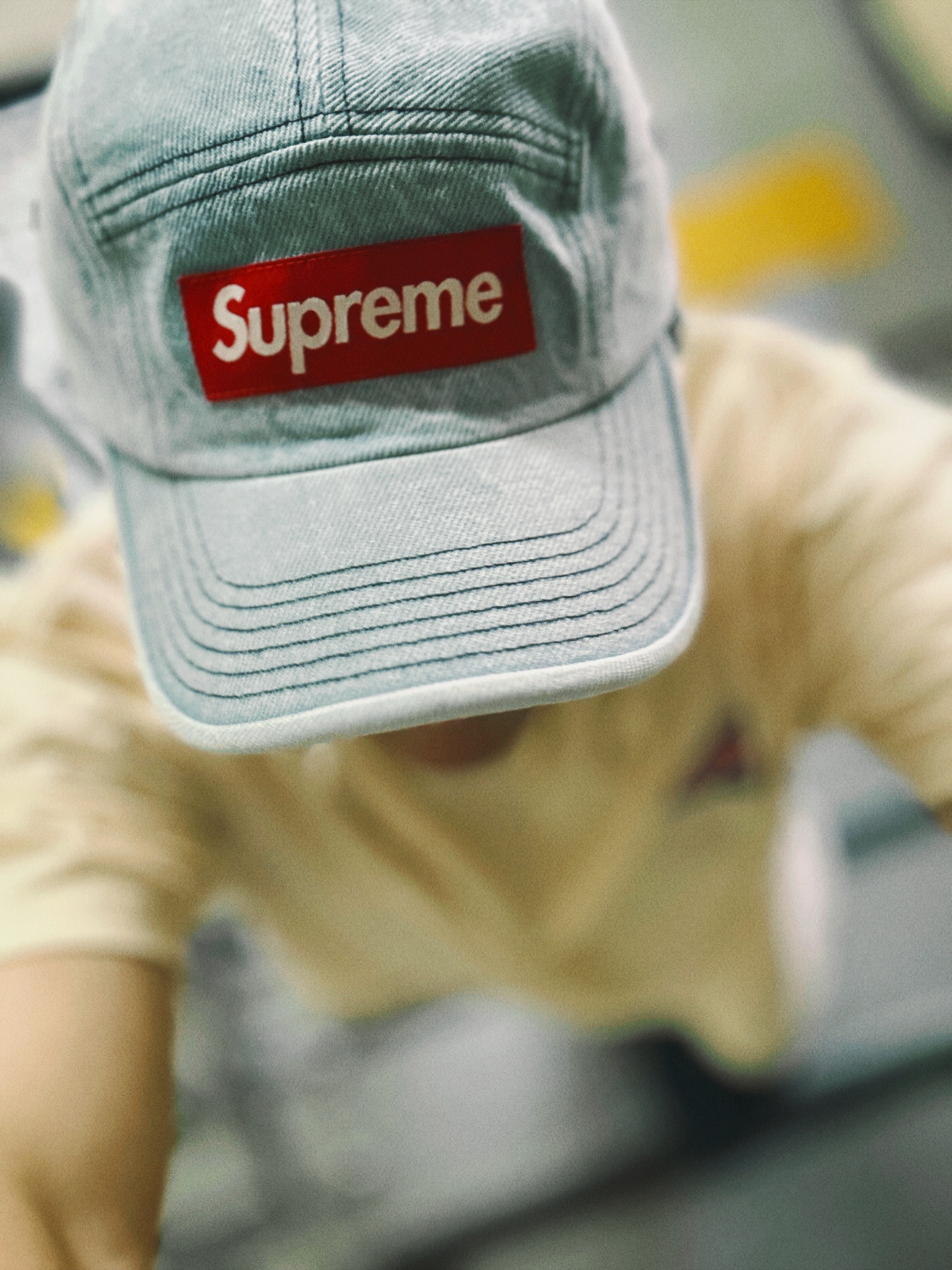 Supreme Denim Camp Cap Washed Blue - 22FW, Balenciaga Track.2 Sneakers Beige Black 착용 스타일 - 1