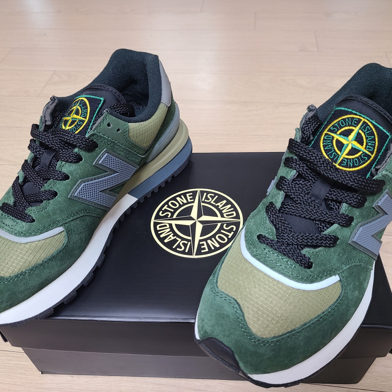 New Balance x Stone Island 574 Legacy Dark Green 착용 스타일