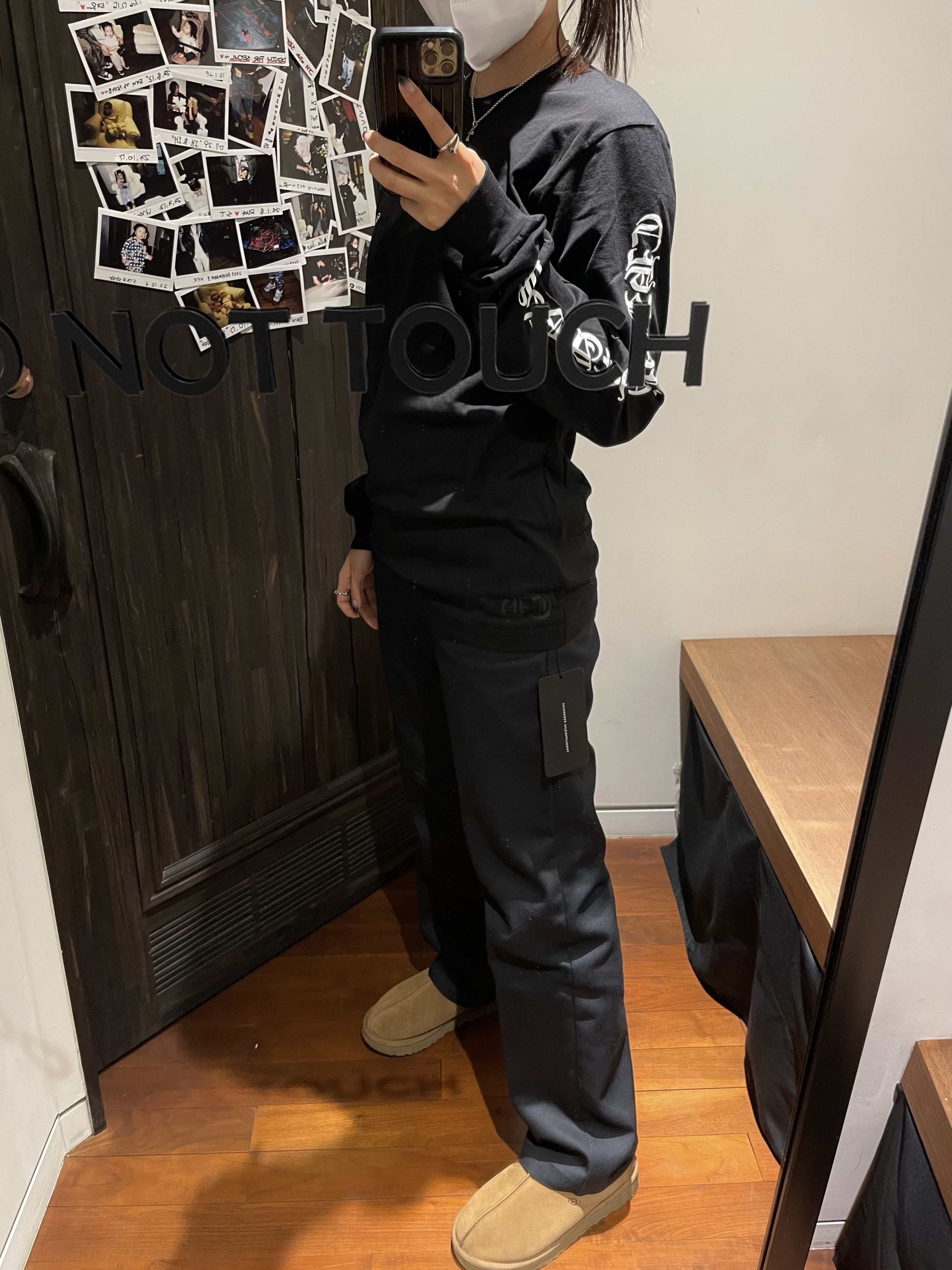 Chrome Hearts Scroll Logo T-Shirt Black, Chrome Hearts Horse Shoe Long Sleeve T-Shirt Black 착용 스타일 - 1