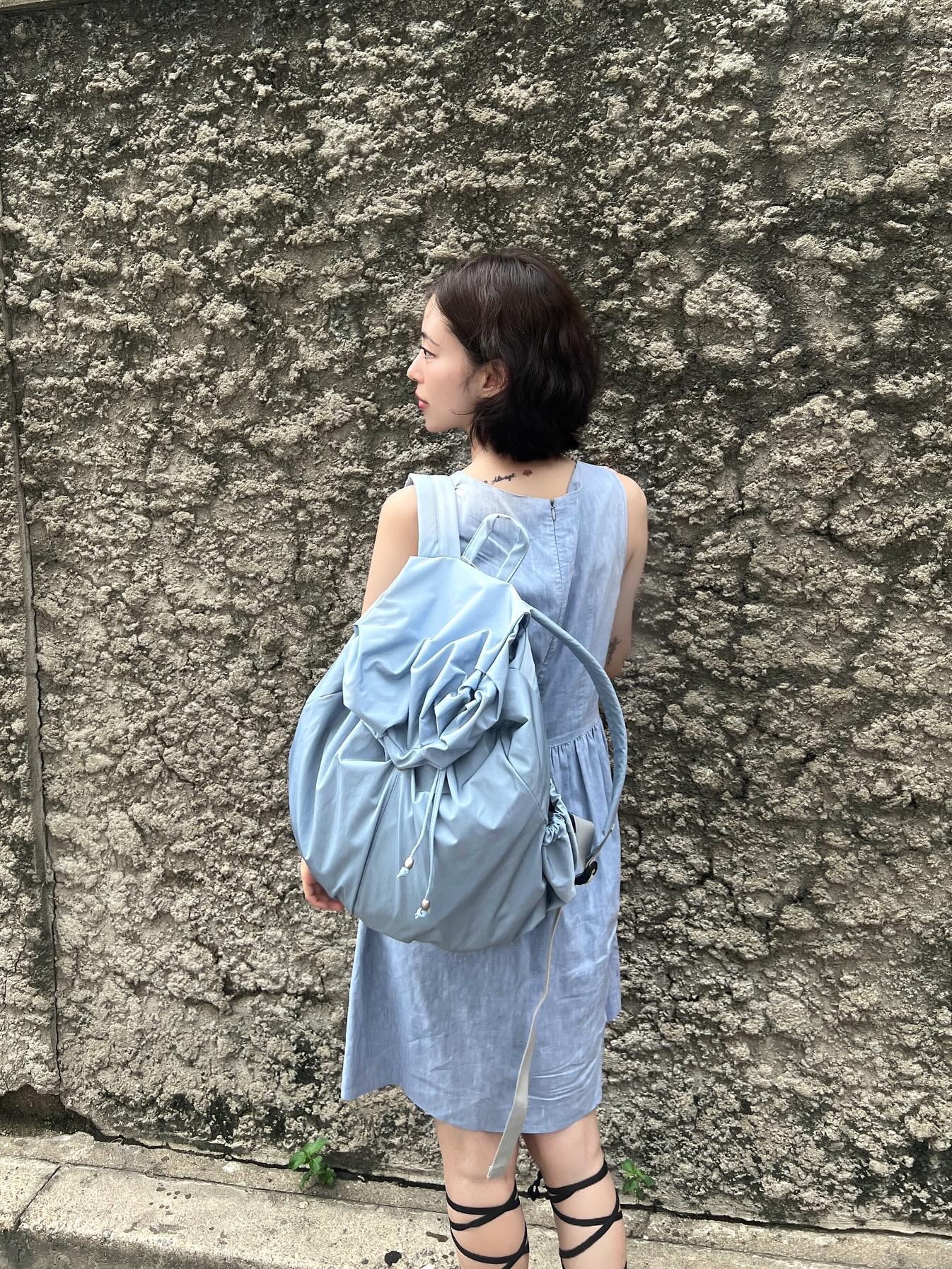 ACOC Blooming Backpack Ice Blue 착용 스타일 - 3
