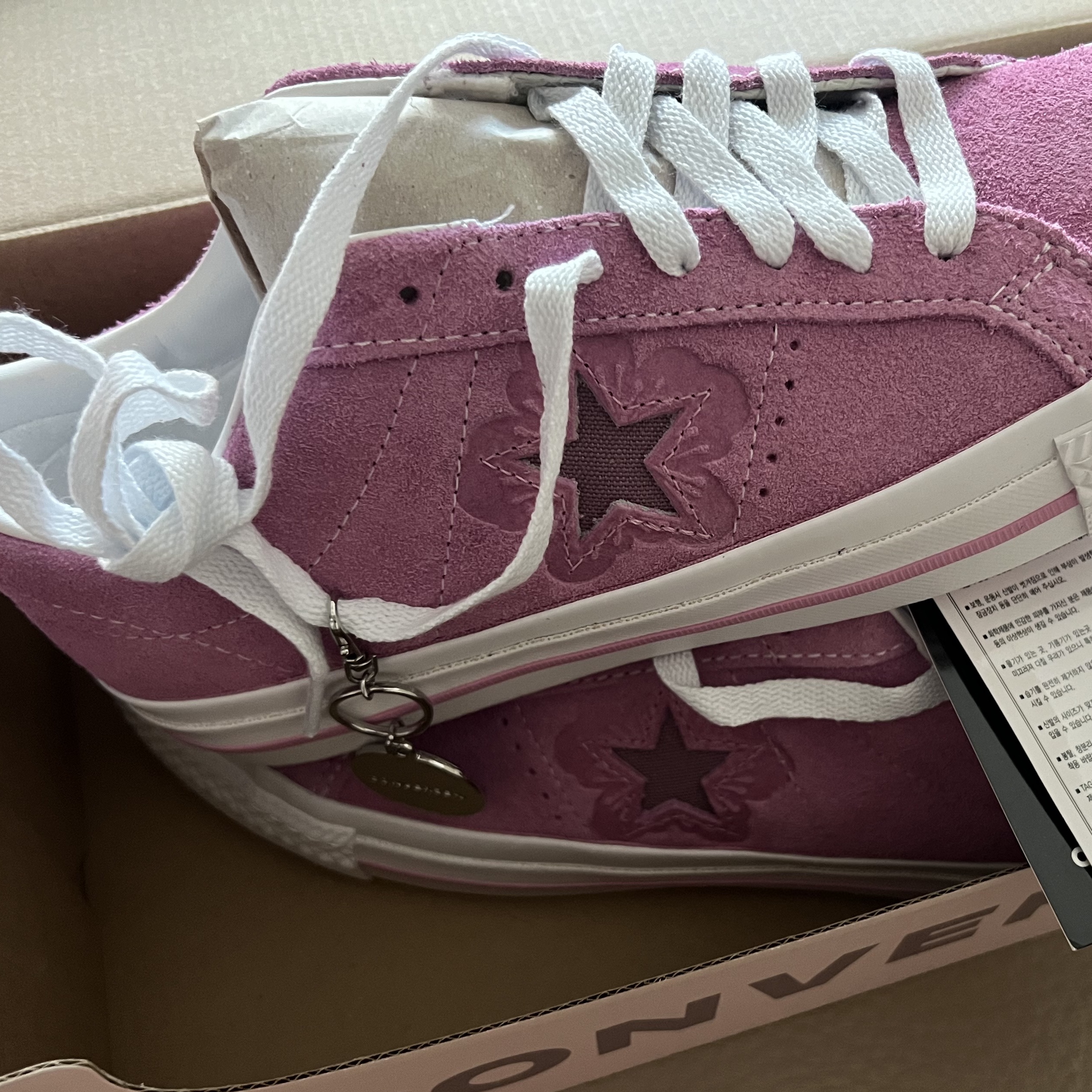 Converse One Star Pro Flower Light Orchid 착용 스타일 - 2