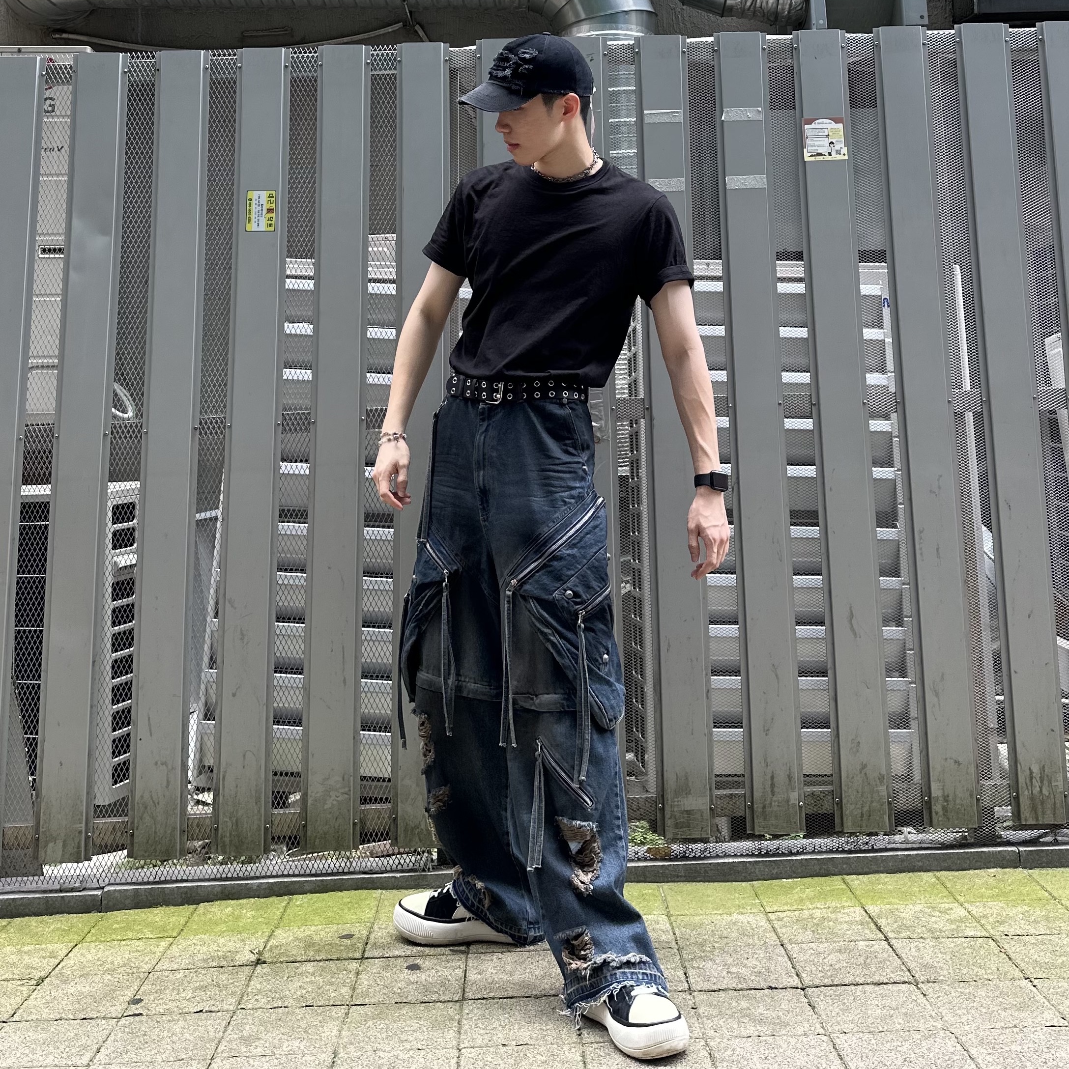 Surgery Destroyed Denim Cap Black Denim 착용 스타일 - 1