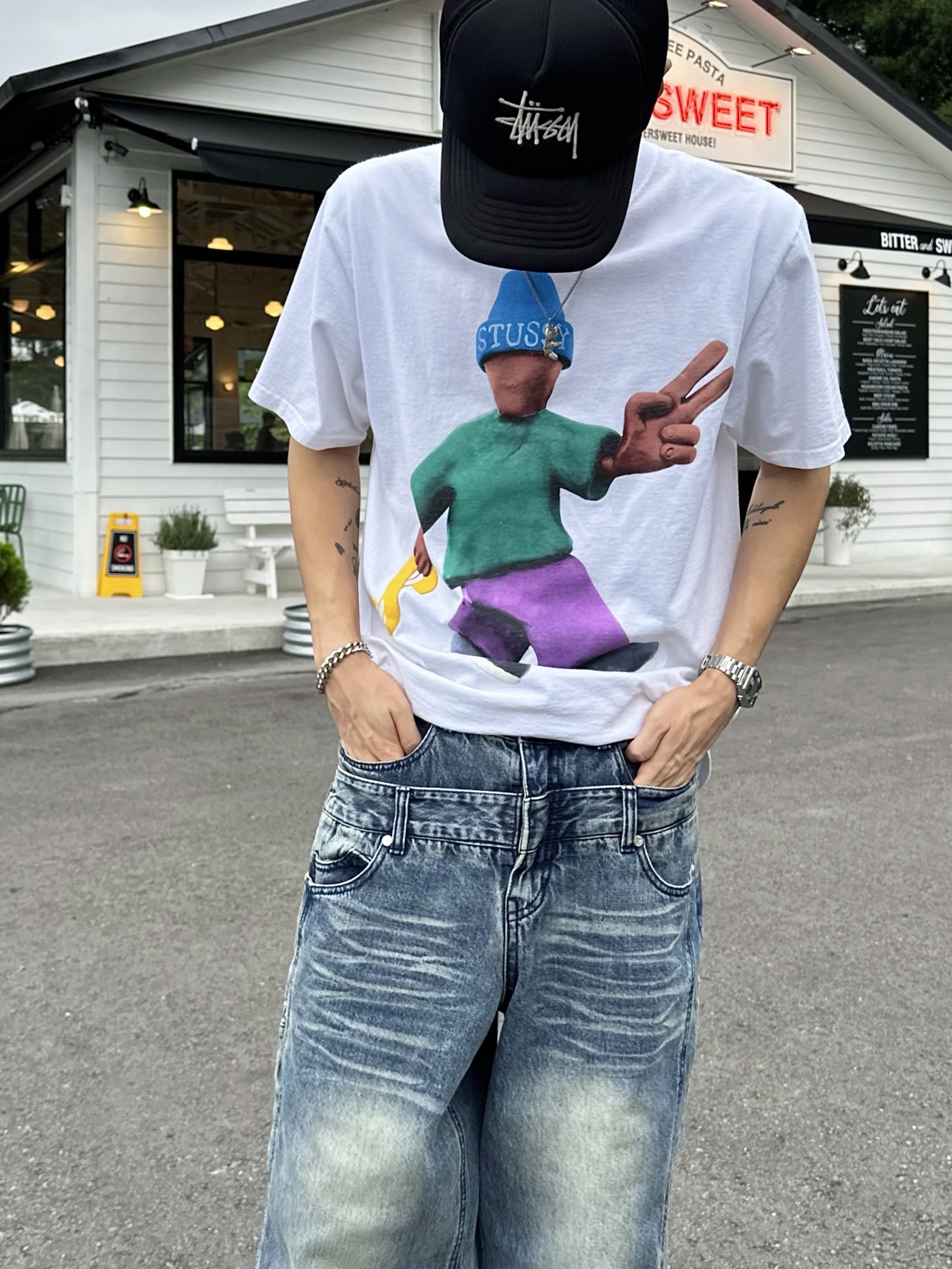 Stussy Peace & Prosperity T-Shirt White, Stussy Basic Trucker Cap Black 착용 스타일 - 3