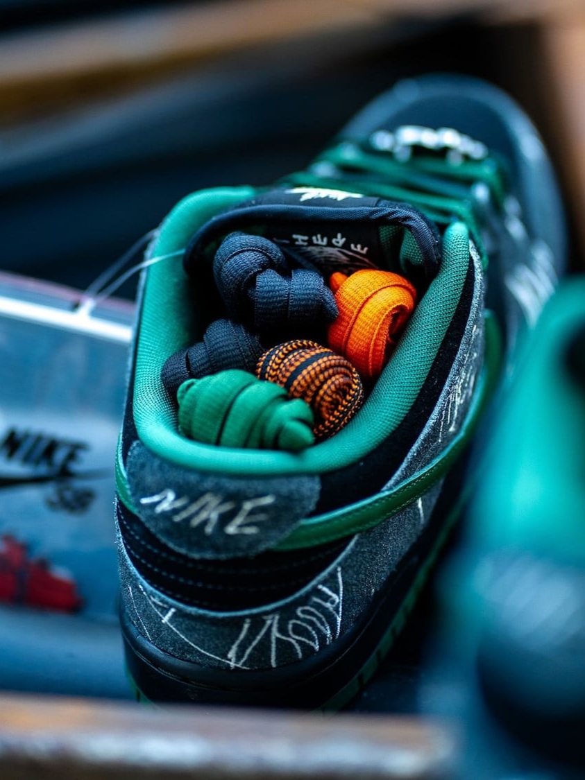 Nike x There SB Dunk Low Pro Anthracite and Gorge Green 착용 스타일