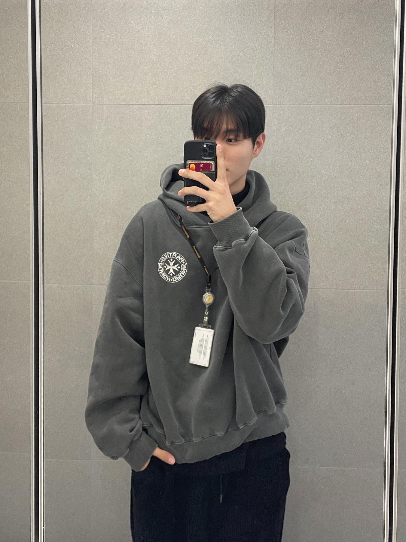 Punch Drunk Parties Circle Logo Garment Dyed Hoodie Charcoal, Punch Drunk Parties Circle Logo Garment Dyed Hoodie Navy 착용 스타일