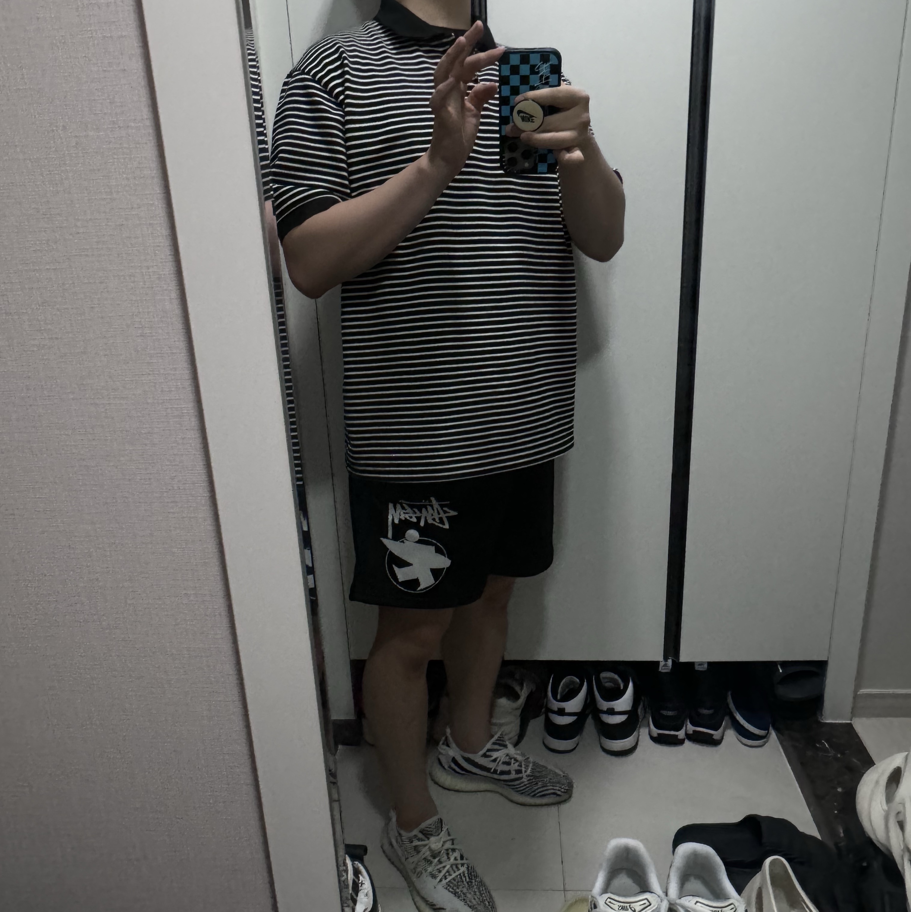 Stussy Surfman Mesh Shorts Black, Adidas Yeezy Boost 350 V2 Zebra 2022/2023 착용 스타일