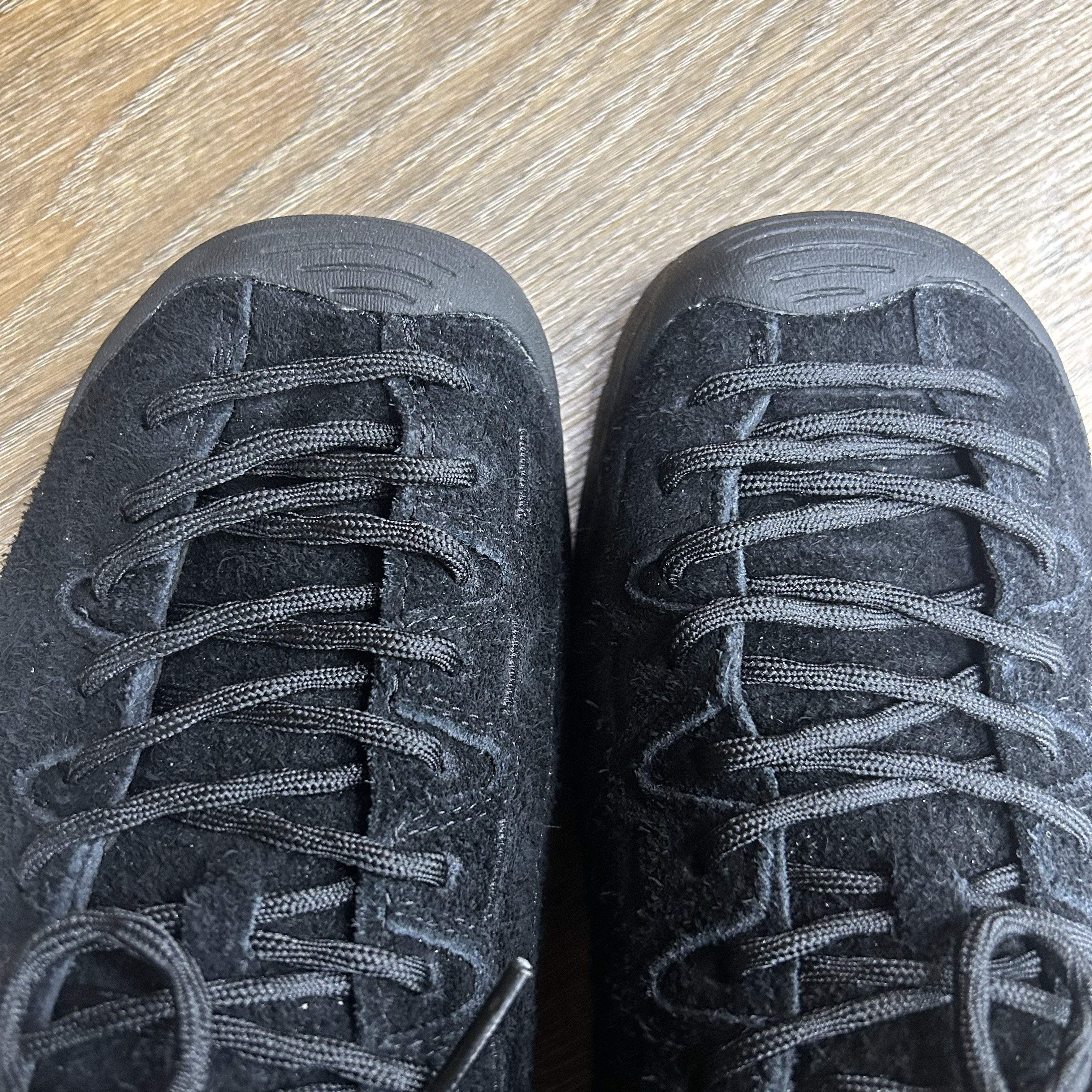 Keen Jasper Suede Sneakers Black 착용 스타일